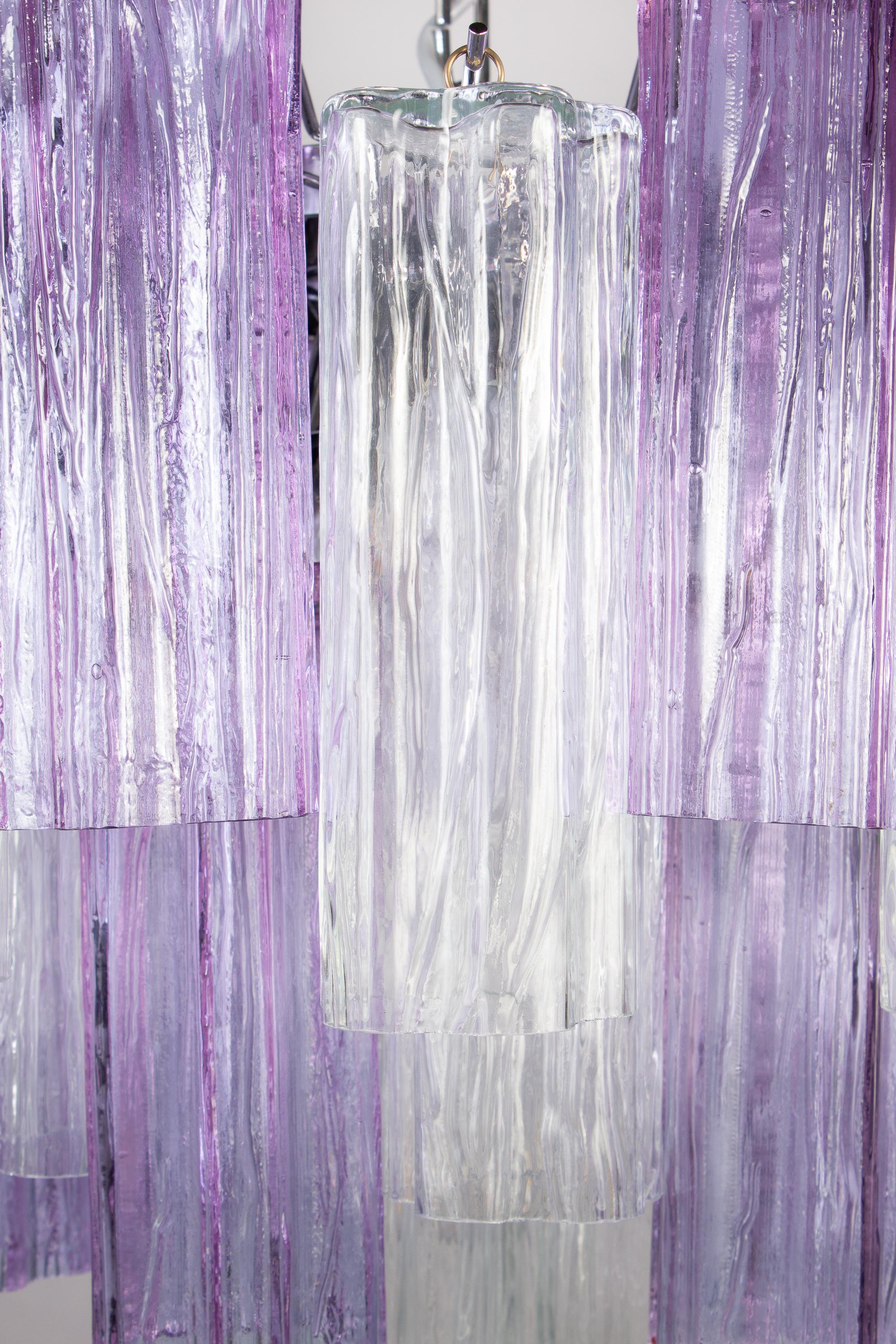 XXI secolo e contemporaneo Incredibile lampadario in vetro di Murano color lavanda e trasparente di Tronchi in vendita