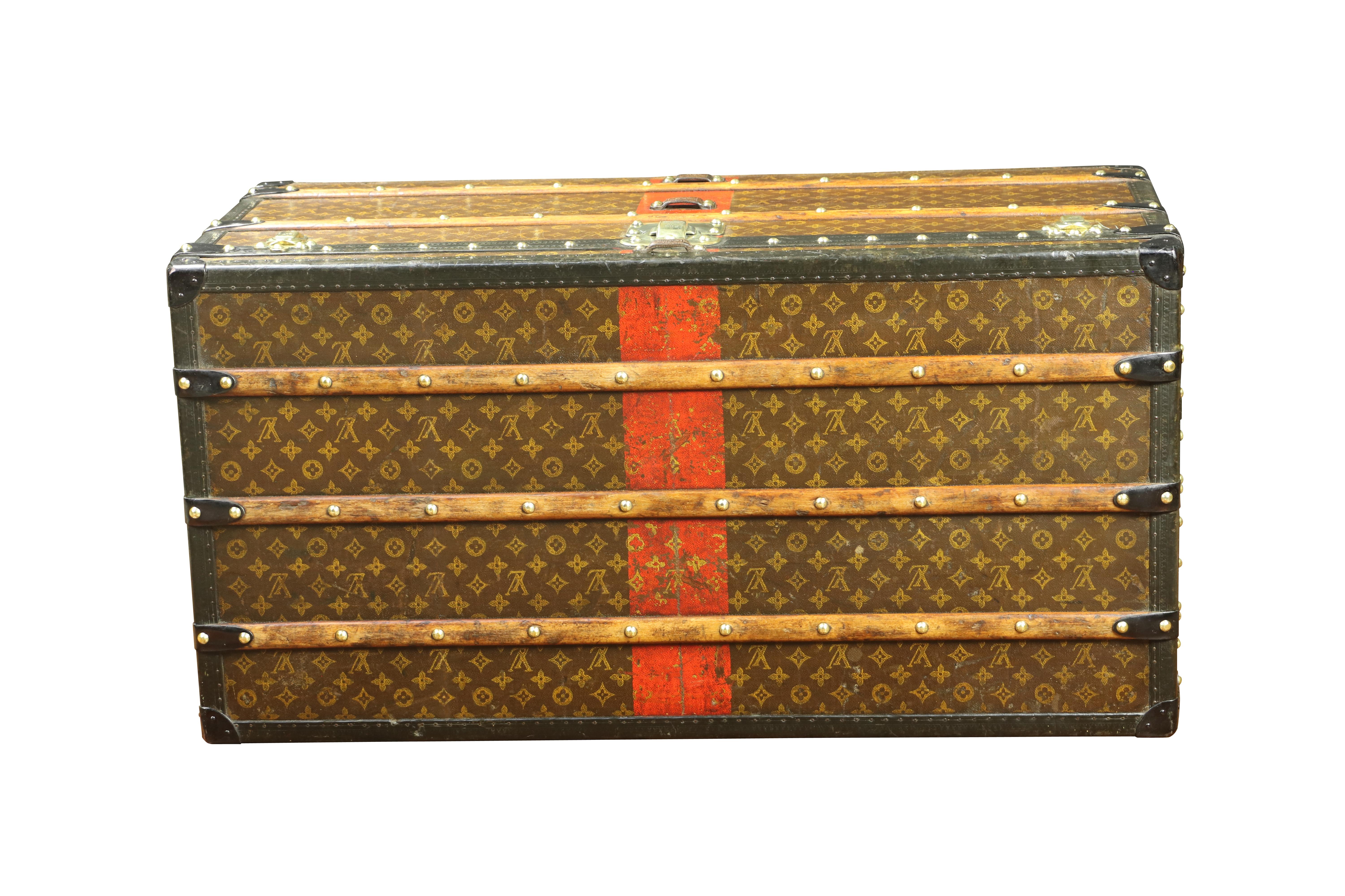 Amazing Louis Vuitton Courrier in brown stencil Monogram canvas Trunk Circa 1914 5