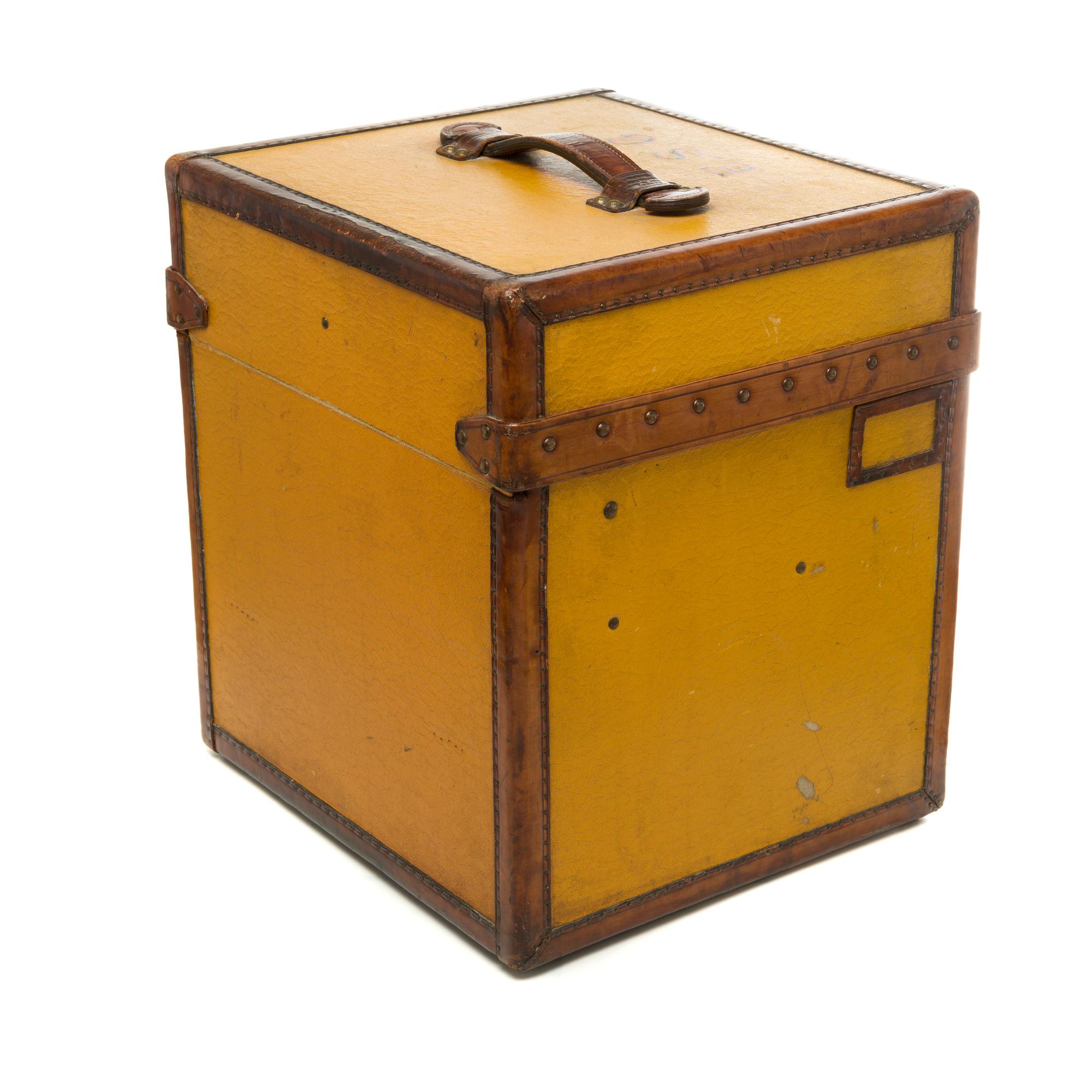 Amazing Louis Vuitton Courrier in brown stencil Monogram canvas Trunk Circa 1914 1