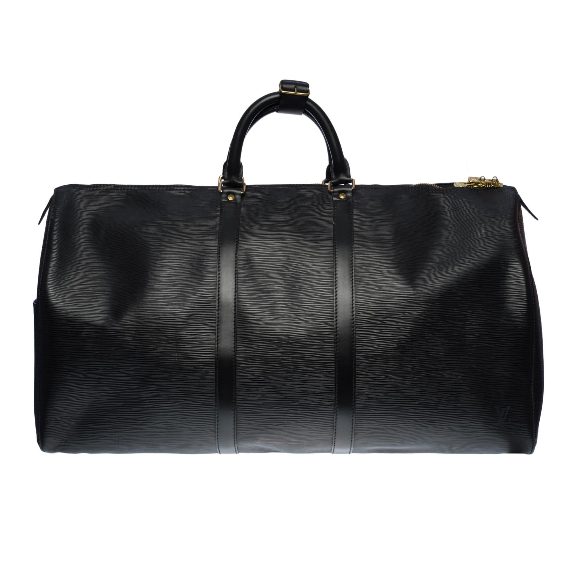 The very Chic Louis Vuitton Keepall 55 Travel Bag in black épi leather , double slider zipper, double black leather handle allowing hand support 
 
Zip closure
A side patch pocket
Black suede inner lining
Signature “LOUIS VUITTON, Made in