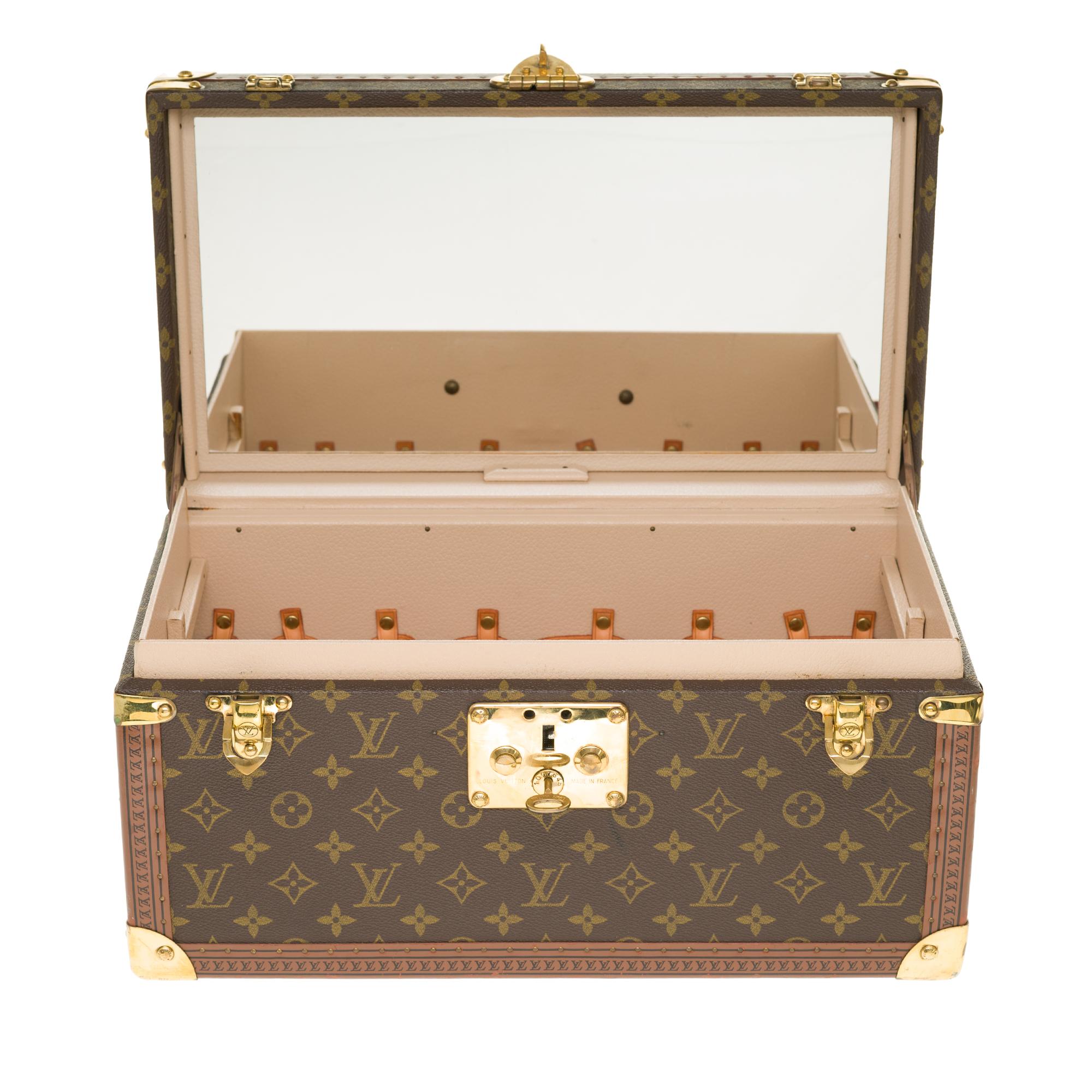 Amazing Louis Vuitton Vanity Case in monogram Canvas and brass hardware In Good Condition In Paris, IDF