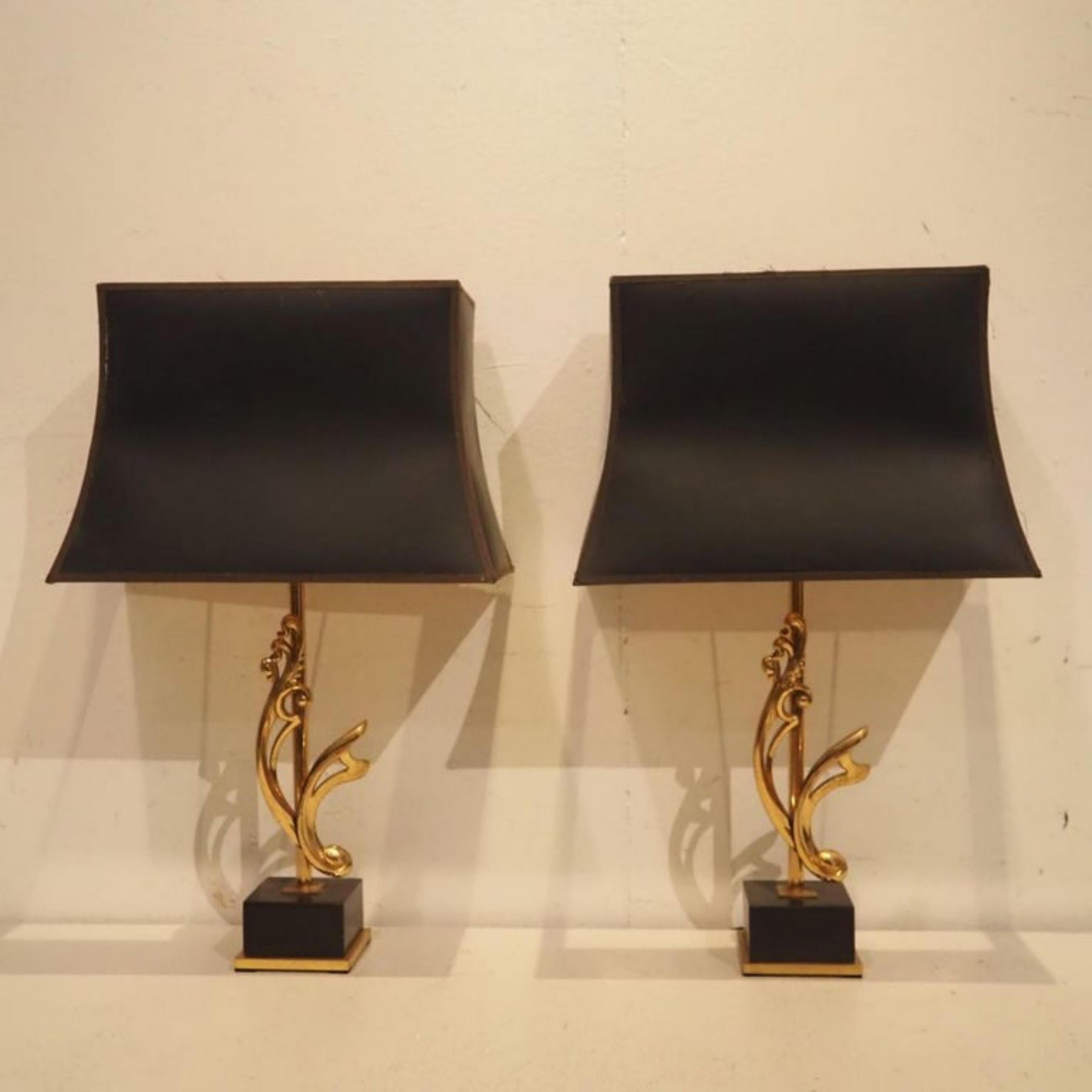 Maison Charles Paris
Pair of leaf lamps circa 1970, gilded bronze on black marble base, pagoda-shaped lampshade, Total height : 52, W : 33, D : 18 cm
Very good condition.

