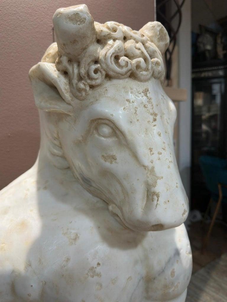 INCREDIBILE FIGURA IN MARMO DEL MINOTAURO, stile barocco del XVII secolo, Italia. in vendita 2