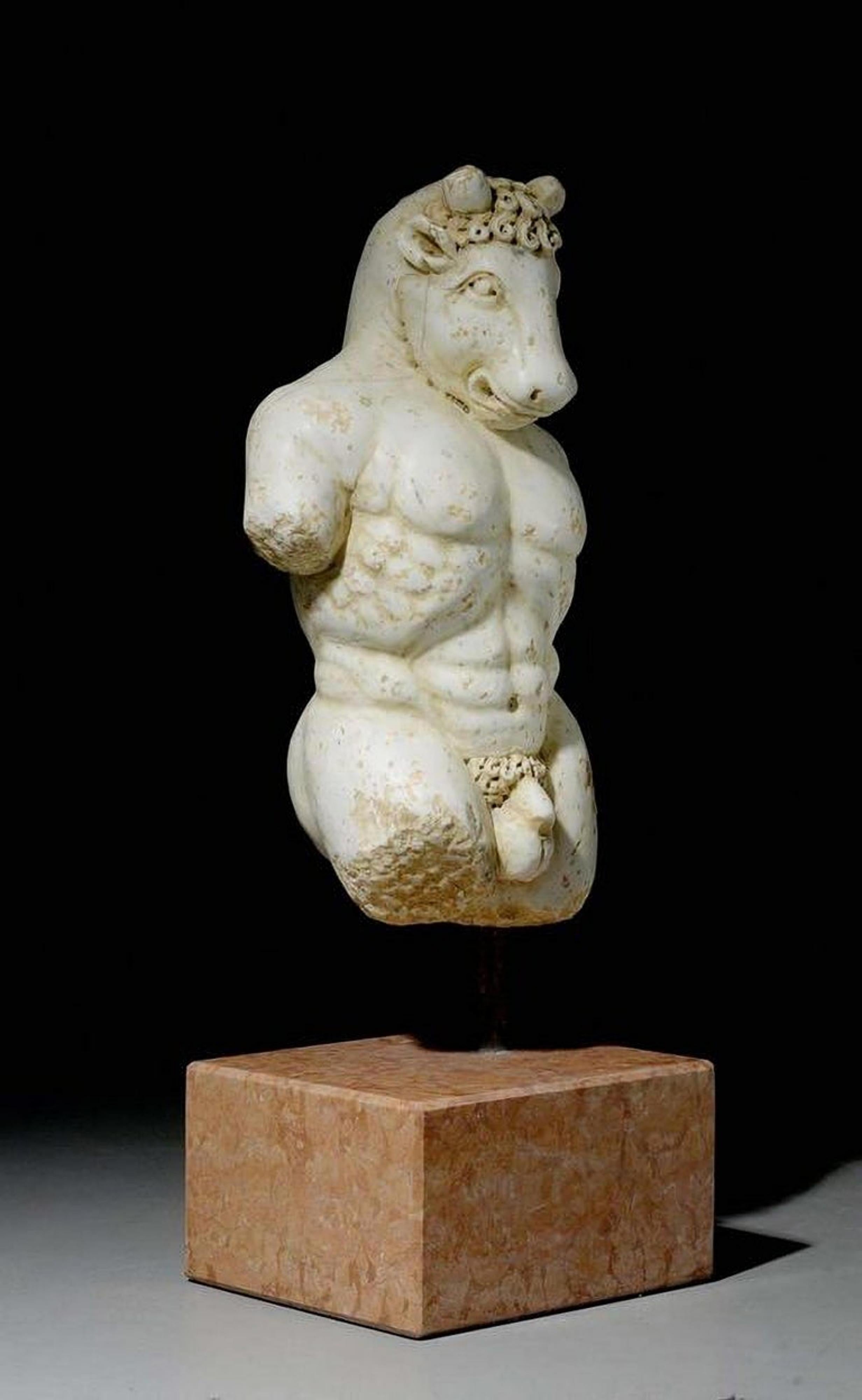 AMAZING MARBLE FIGURE OF THE MINOTAUR, 17th Century Baroque Style, Italy. In Good Condition For Sale In Madrid, ES