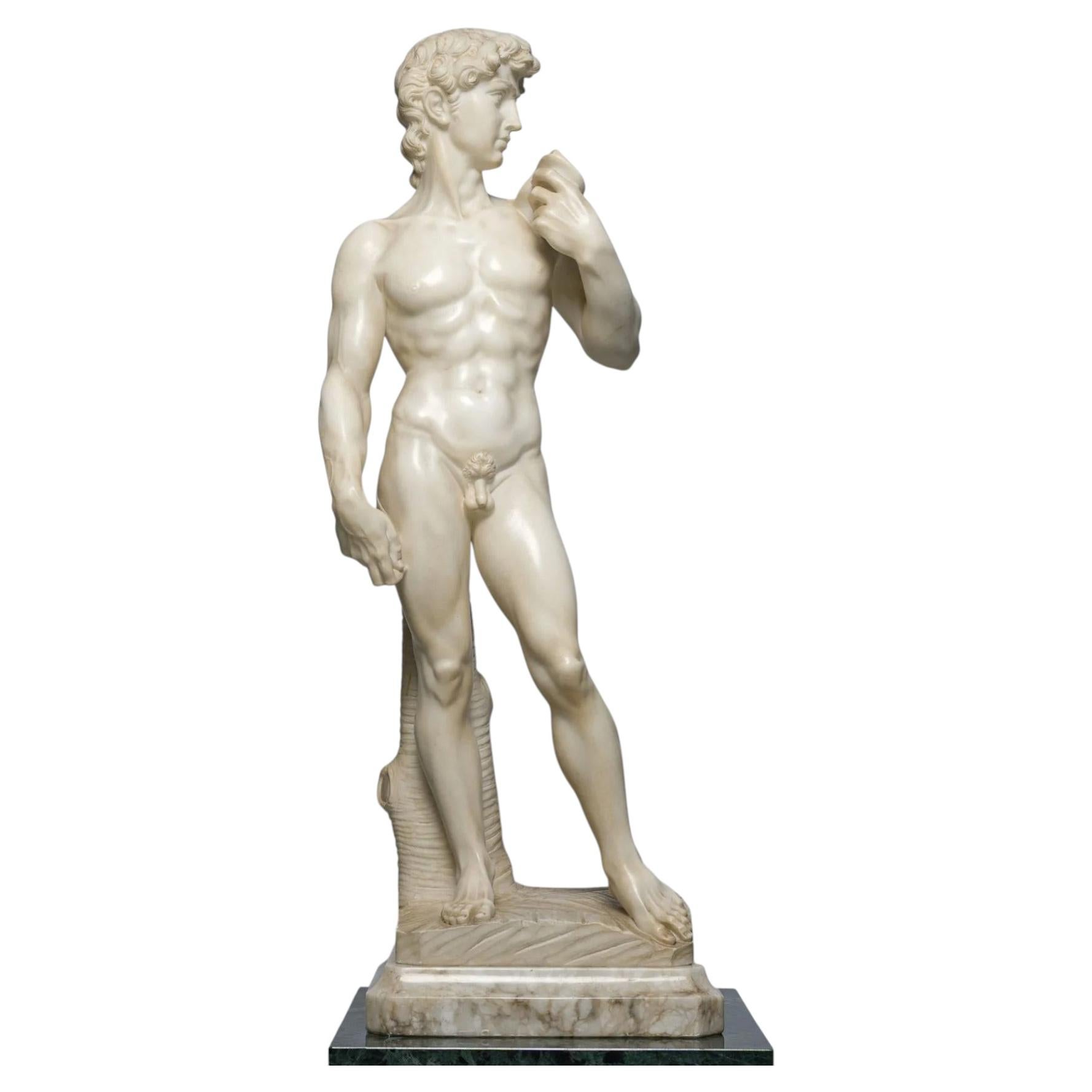 Il meraviglioso “Davide” di Michelangelo (copia) in marmo di Carrara, primi del XX secolo in vendita