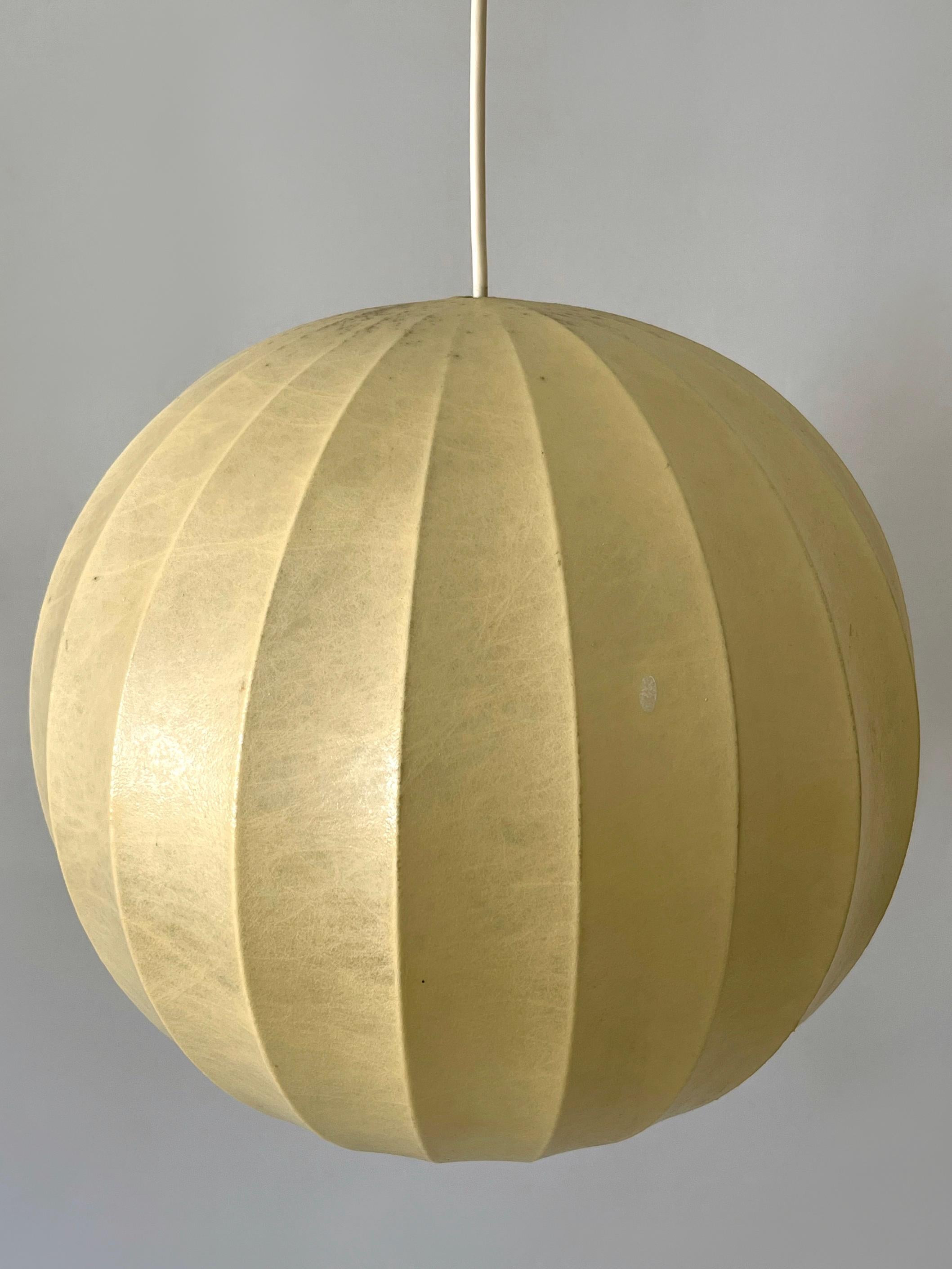 Filato Incredibile lampada a sospensione Goldkant Cocoon di metà secolo o luce a sospensione Germania anni '60 in vendita