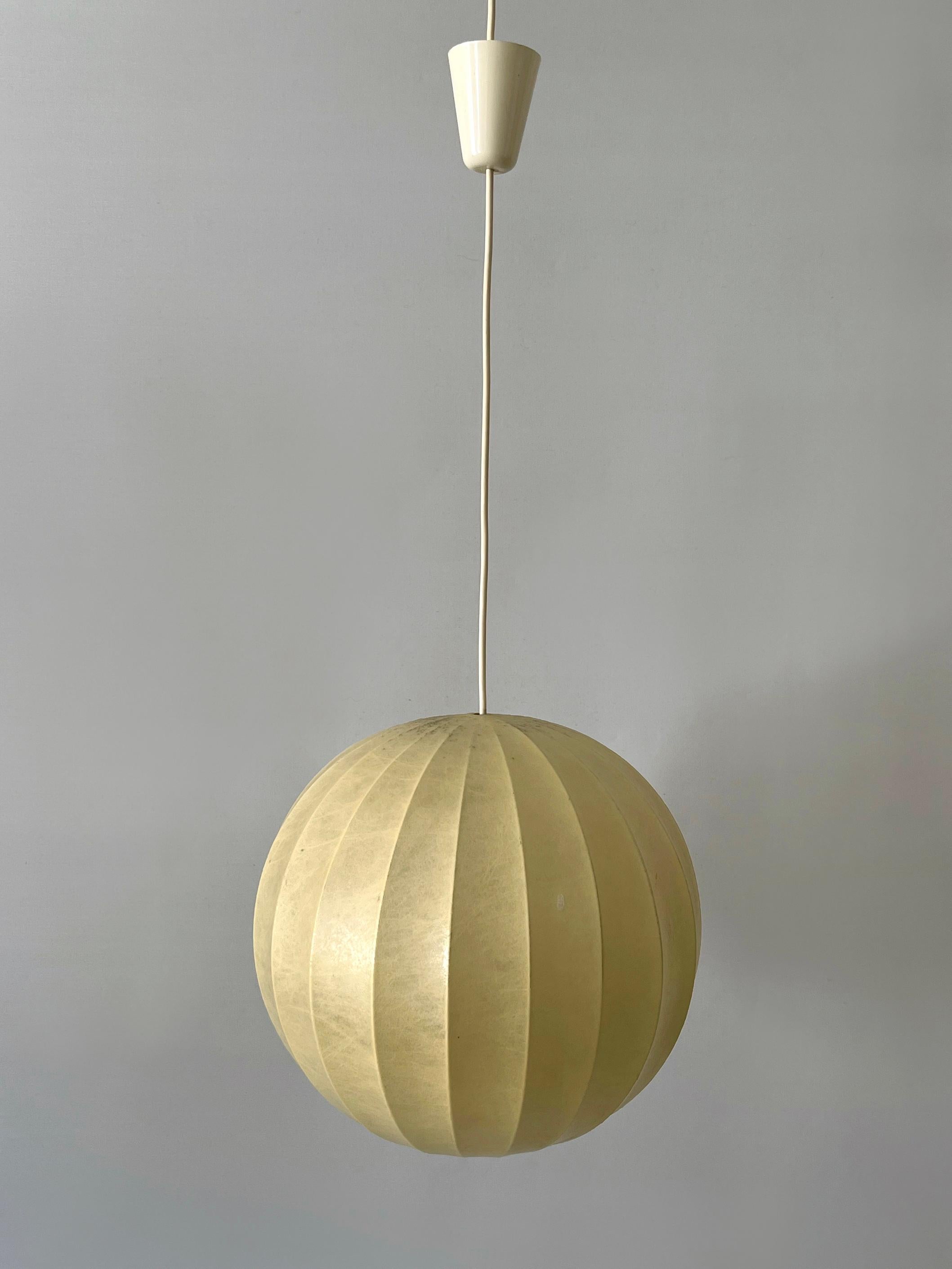 Metà XX secolo Incredibile lampada a sospensione Goldkant Cocoon di metà secolo o luce a sospensione Germania anni '60 in vendita