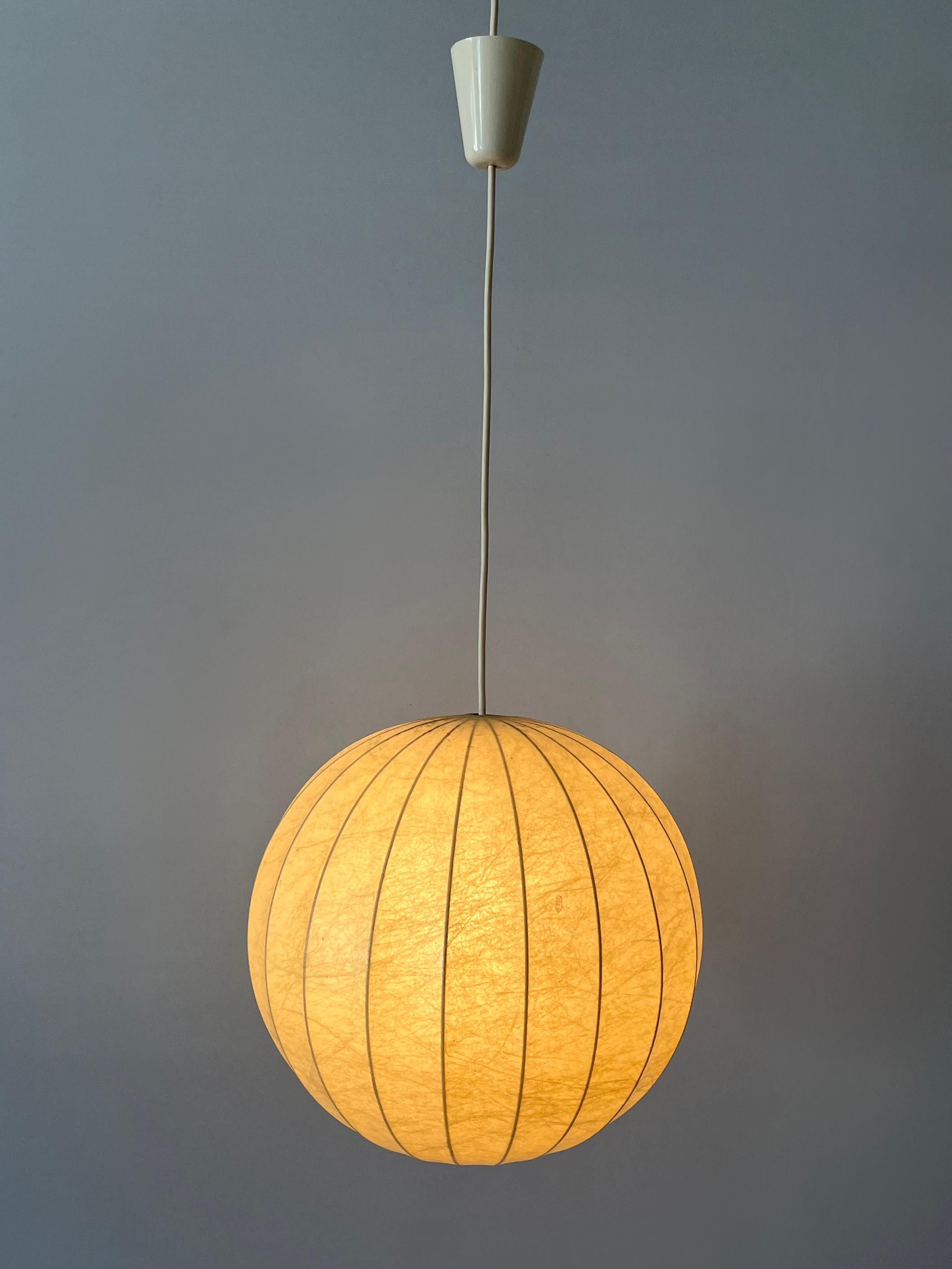 Metallo Incredibile lampada a sospensione Goldkant Cocoon di metà secolo o luce a sospensione Germania anni '60 in vendita