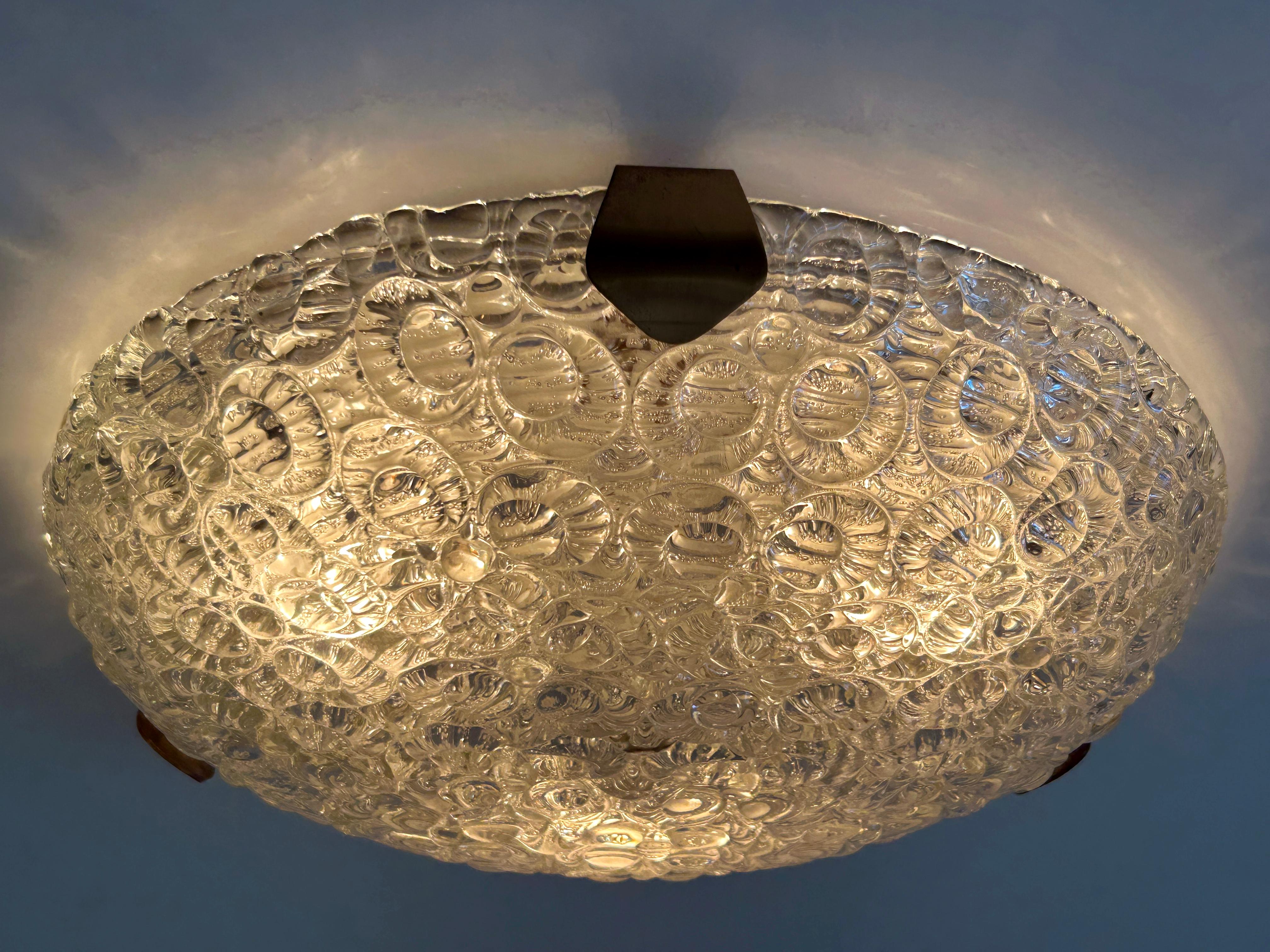 Erstaunlich Mid Century Eisglas Flush Mount oder Wandleuchter von A. Leclaire & Schäfer 1960s im Angebot 4