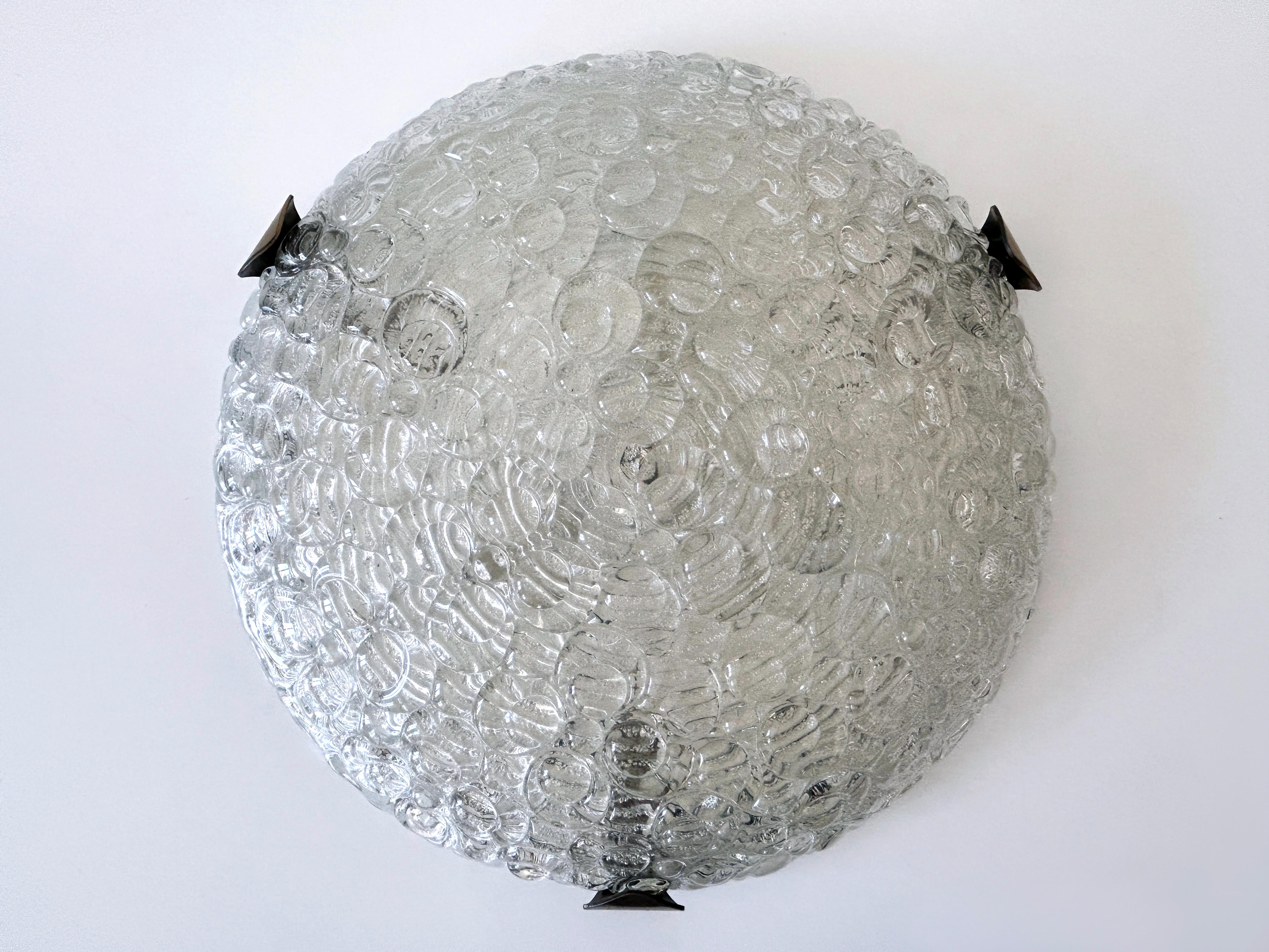 Erstaunlich Mid Century Eisglas Flush Mount oder Wandleuchter von A. Leclaire & Schäfer 1960s im Angebot 9