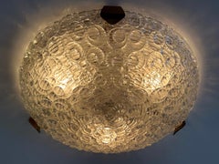 Erstaunlich Mid Century Eisglas Flush Mount oder Wandleuchter von A. Leclaire & Schäfer 1960s