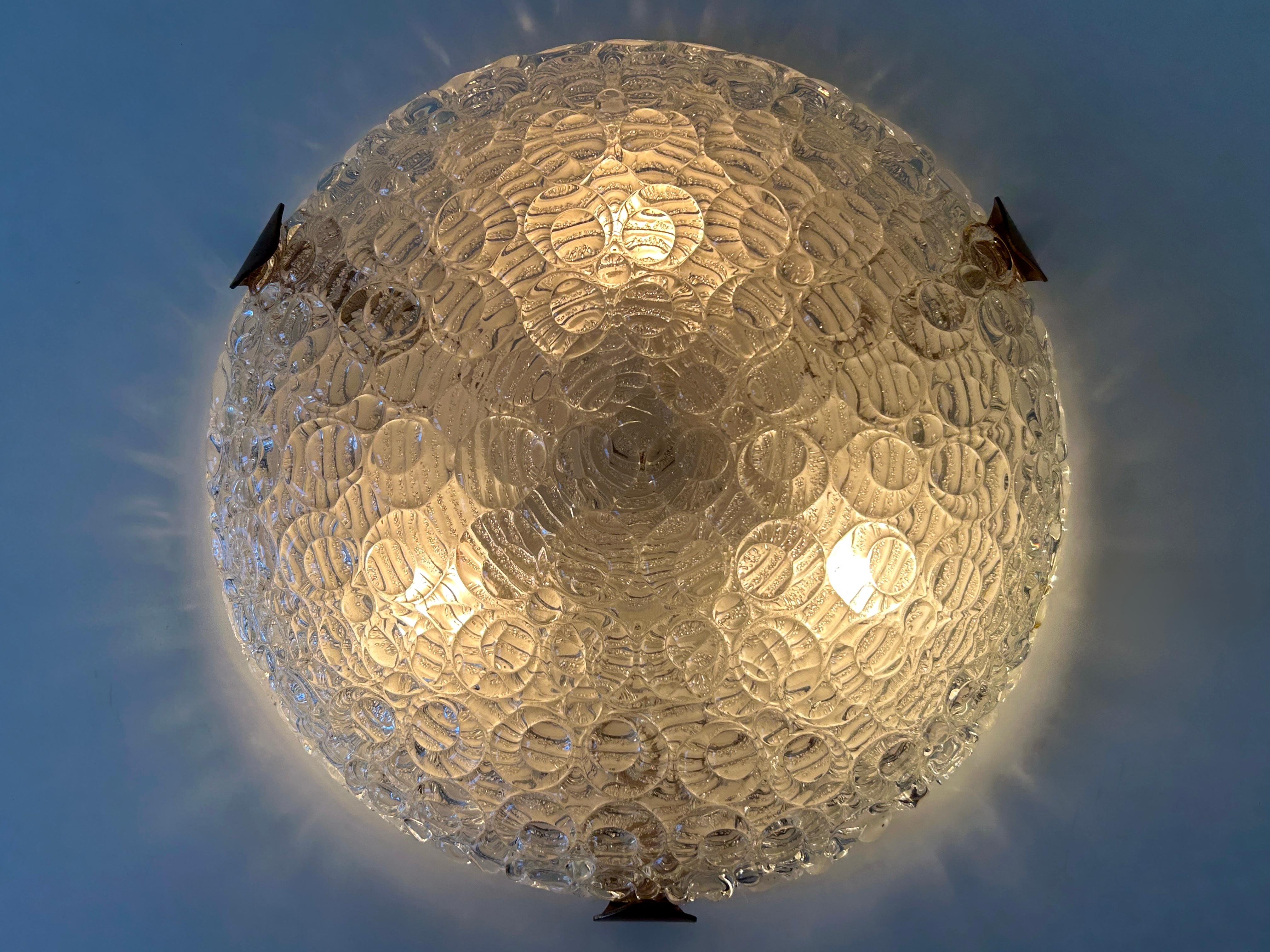 Erstaunlich Mid Century Eisglas Flush Mount oder Wandleuchter von A. Leclaire & Schäfer 1960s (Deutsch) im Angebot