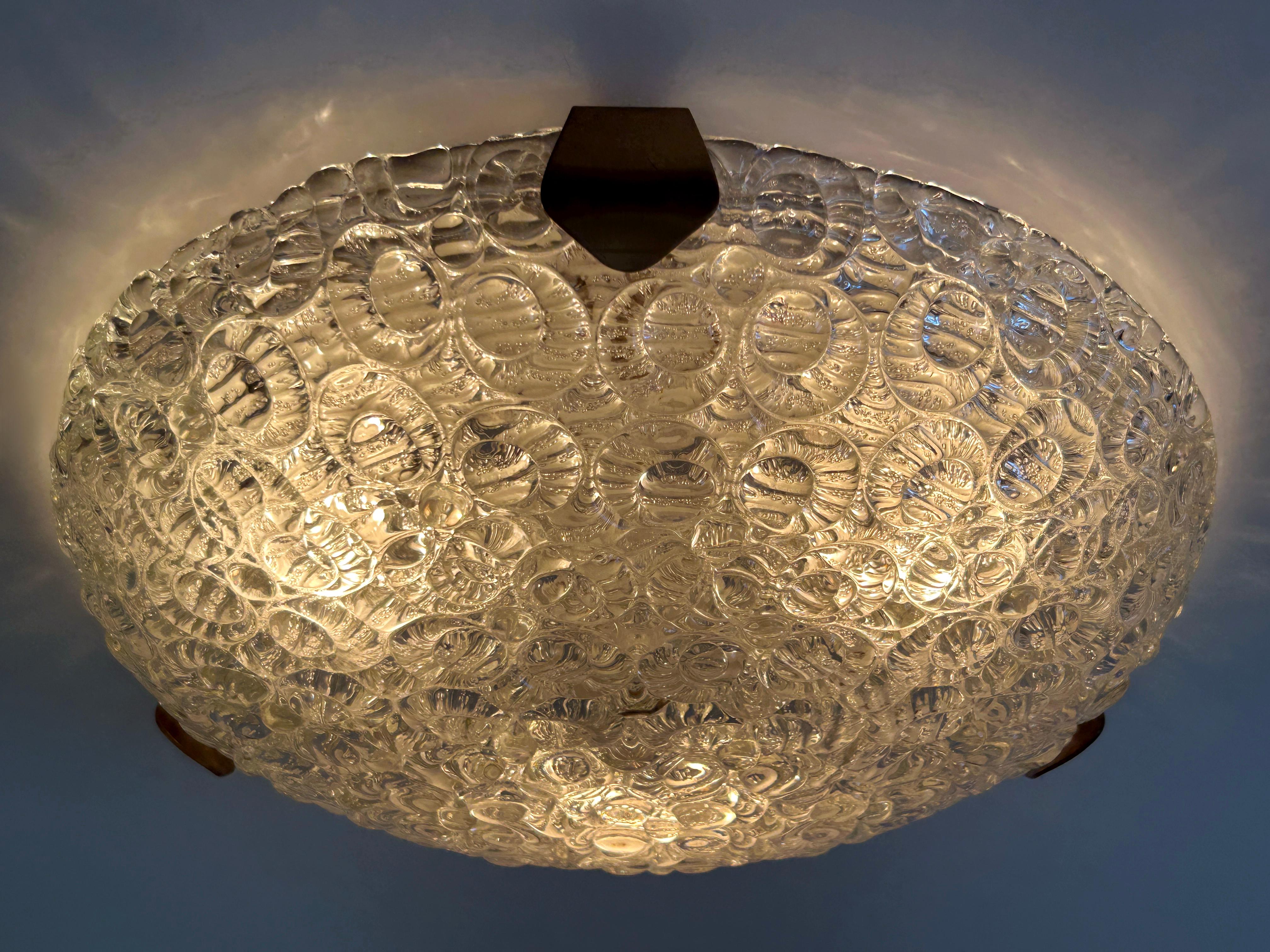 Erstaunlich Mid Century Eisglas Flush Mount oder Wandleuchter von A. Leclaire & Schäfer 1960s im Angebot 2