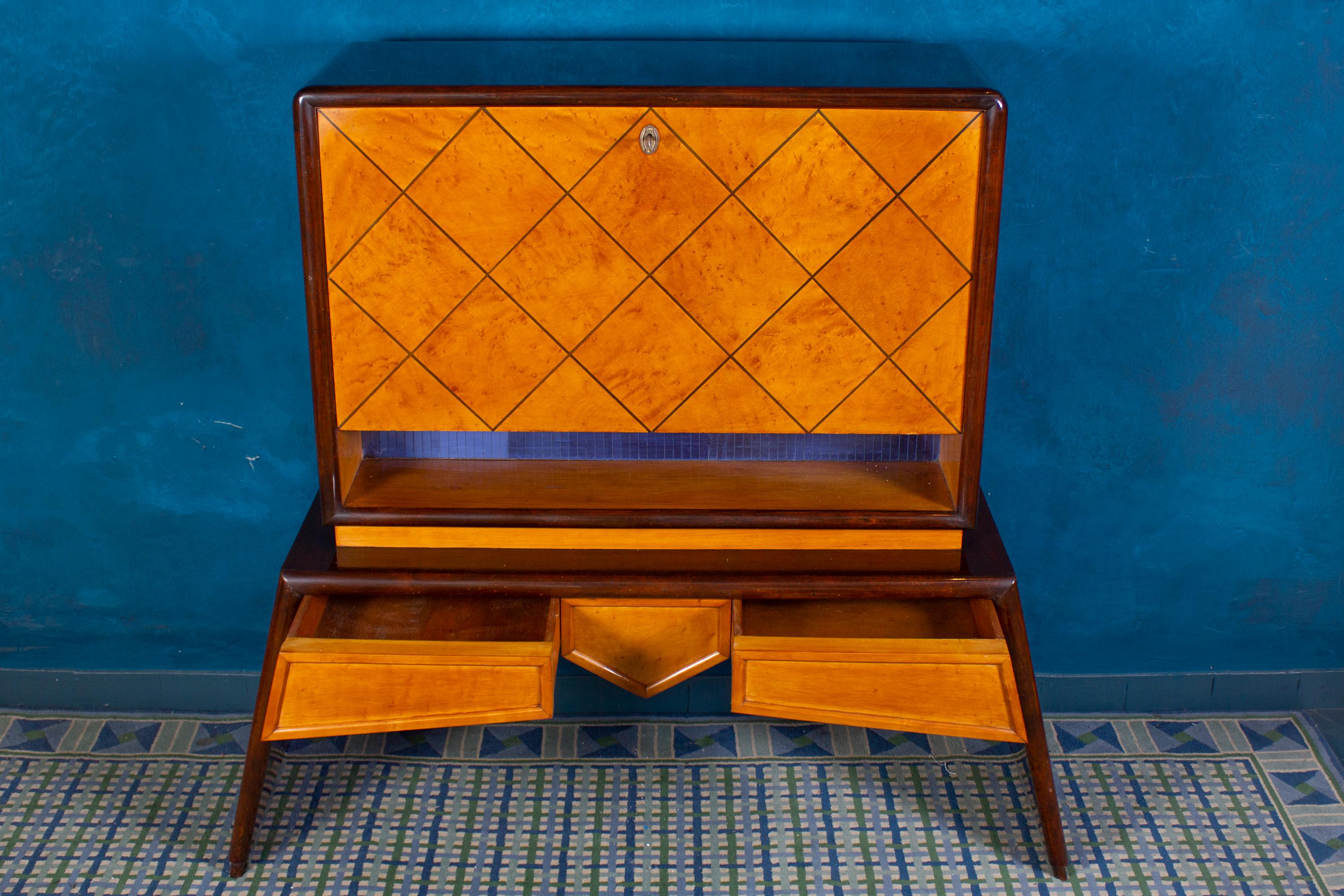 Magnifique meuble de bar italien du milieu du siècle 1940 attribué à Osvaldo Borsani en vente 5