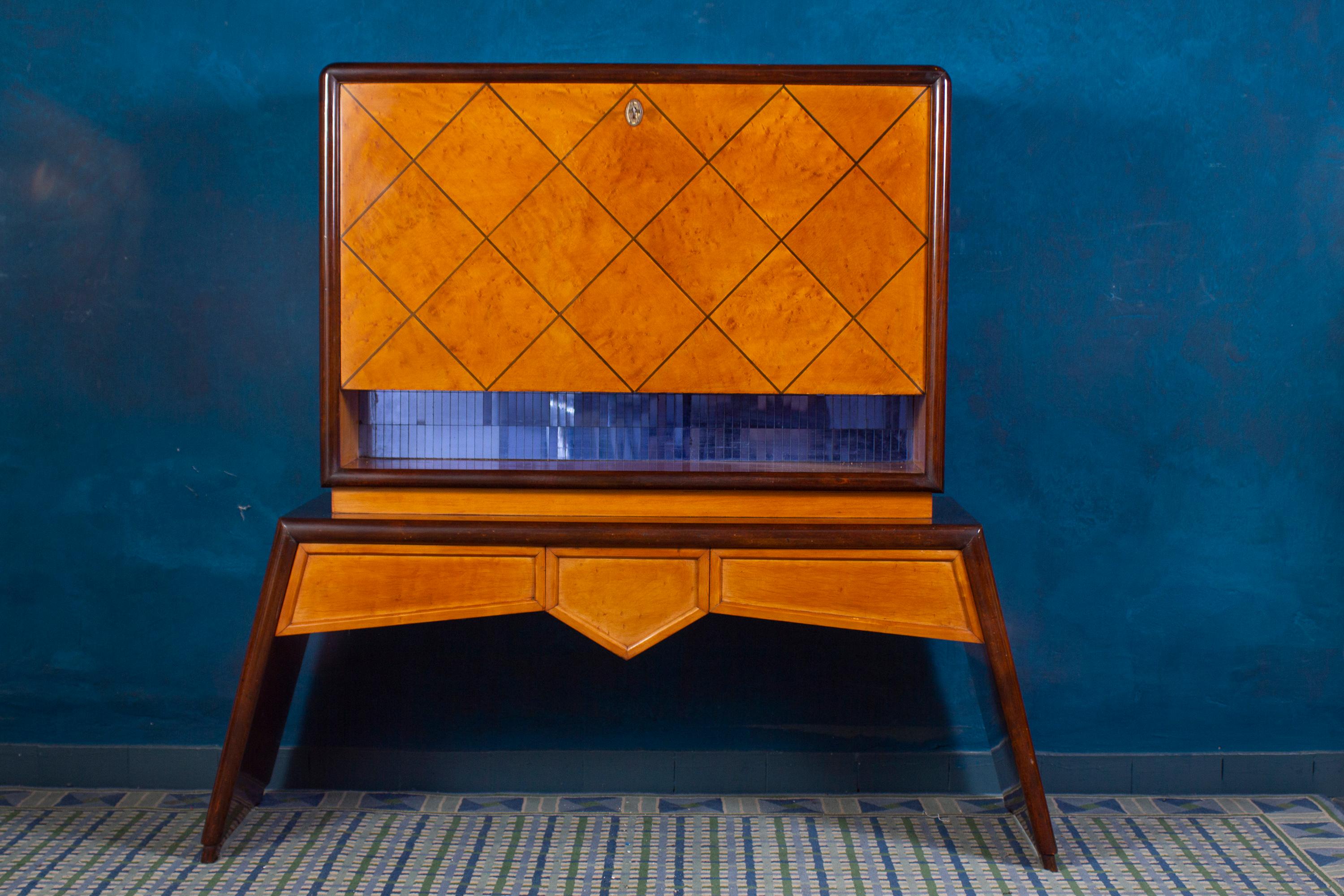 Mid-Century Modern Magnifique meuble de bar italien du milieu du siècle 1940 attribué à Osvaldo Borsani en vente