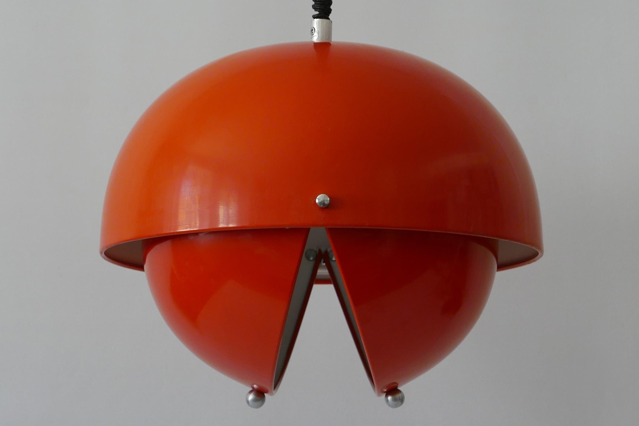 A real and rare piece from Flower Power era: highly decorative Mid-Century Modern pendant lamp or hanging light. The light fall can be adjusted. Manufactured by Archi Design, Italy, 1960s. Makers label to the top.

Executed in orange enameled