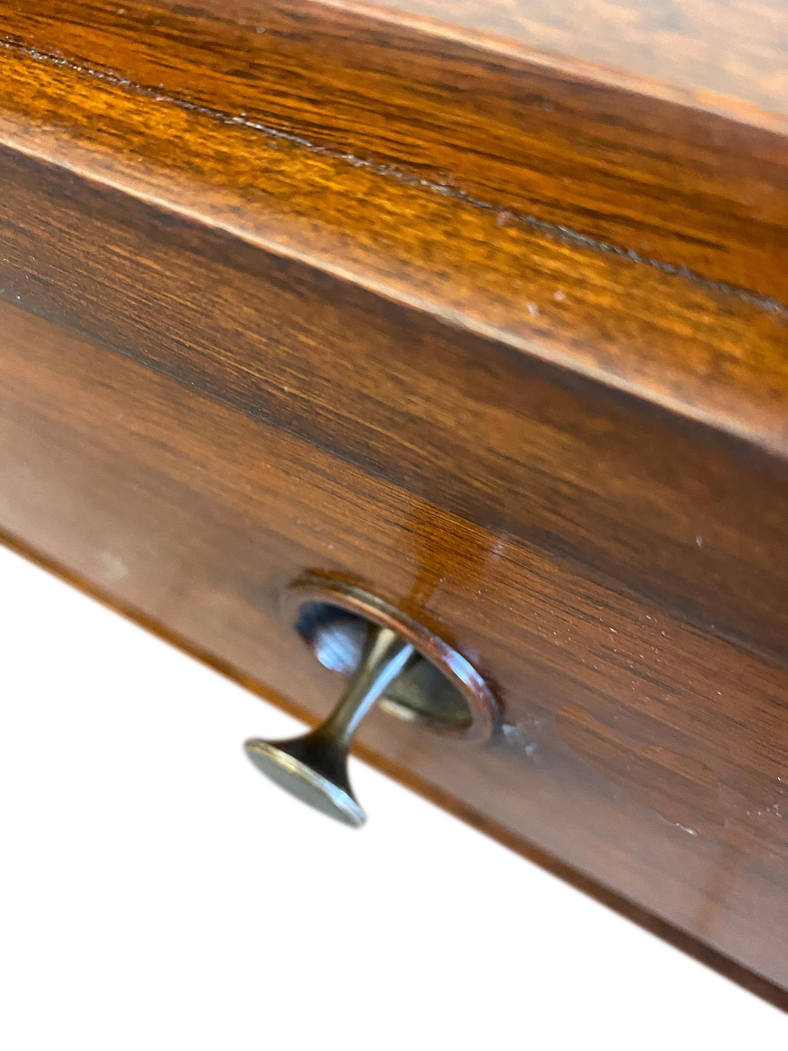 Americano Incredibile credenza a 14 cassetti in noce di Paul McCobb H. Sacks & Sons del Medioevo in vendita