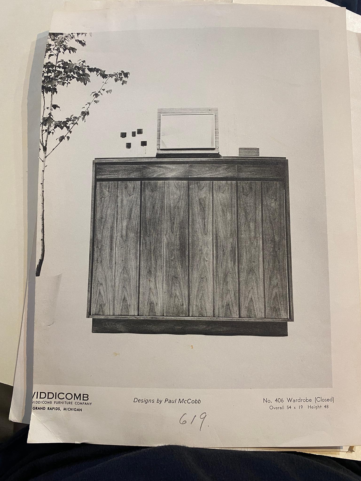 Ottone Incredibile comò a 9 cassetti in noce di metà secolo di Paul McCobb H. Sacks & Sons in vendita