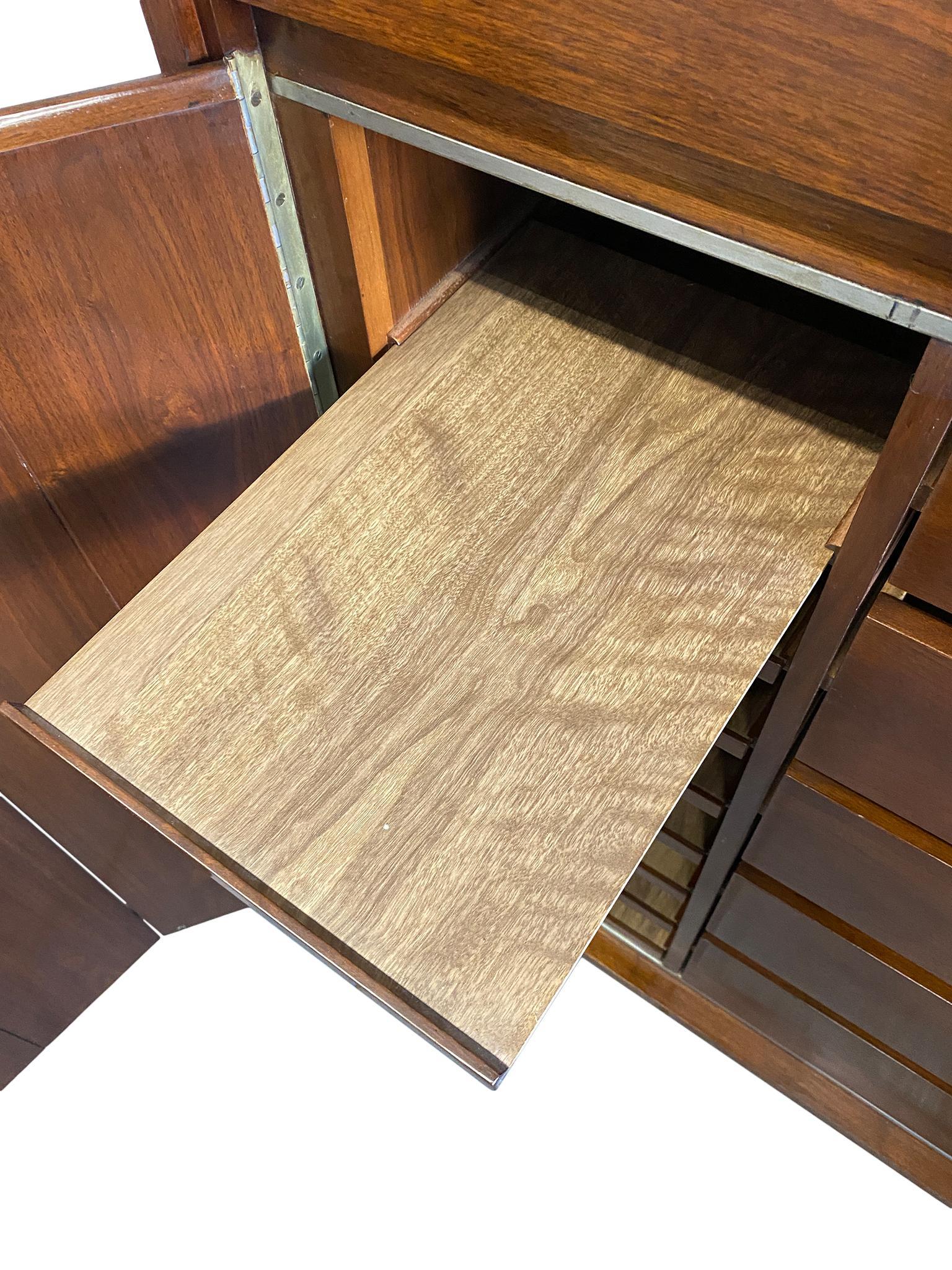 Incredibile comò a 9 cassetti in noce di metà secolo di Paul McCobb H. Sacks & Sons in vendita 1