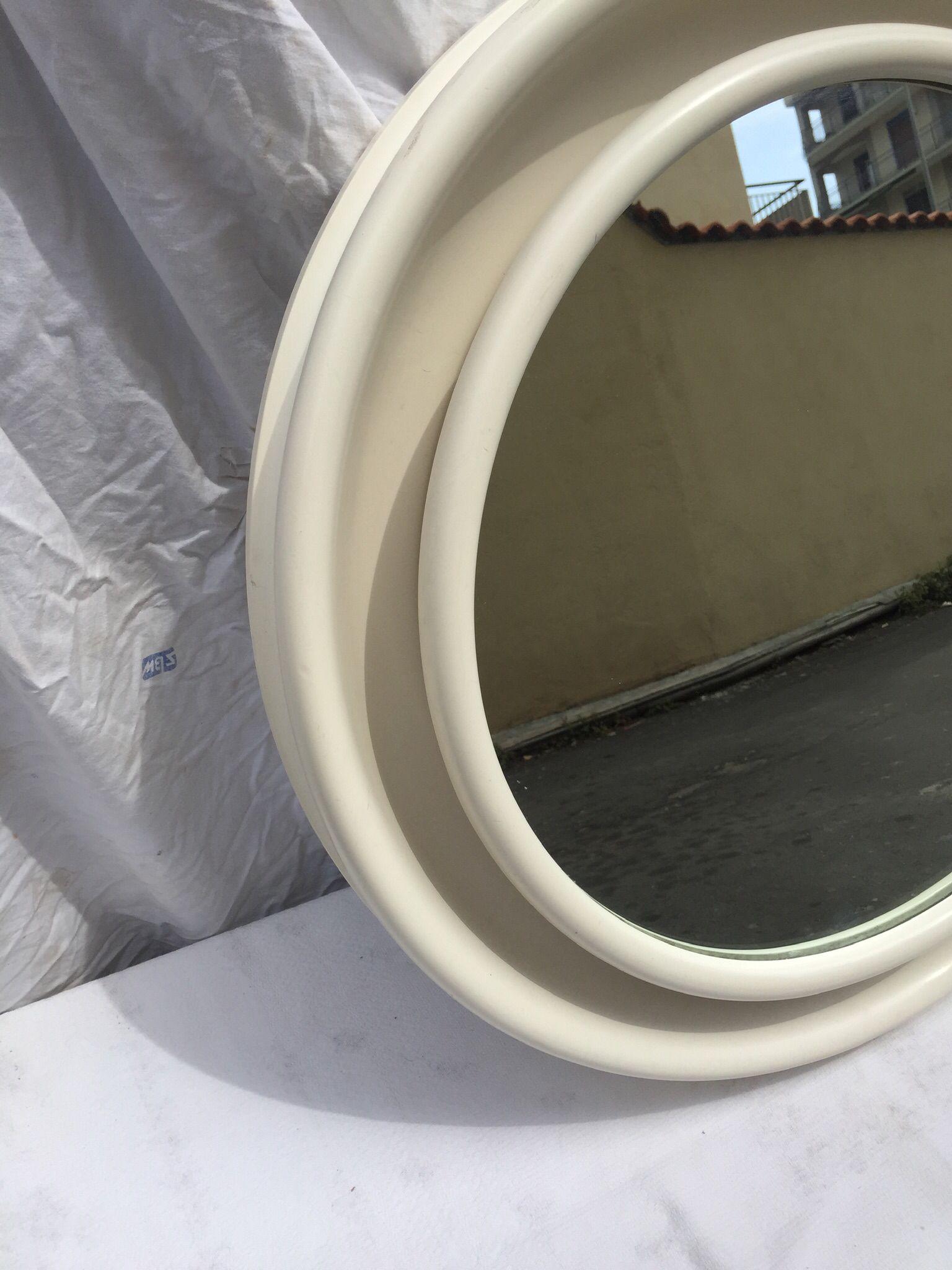 Mid-Century Modern Amazing, Modern Circular Wall Mirror in White Lacquered Wood, Italy 1970 circa