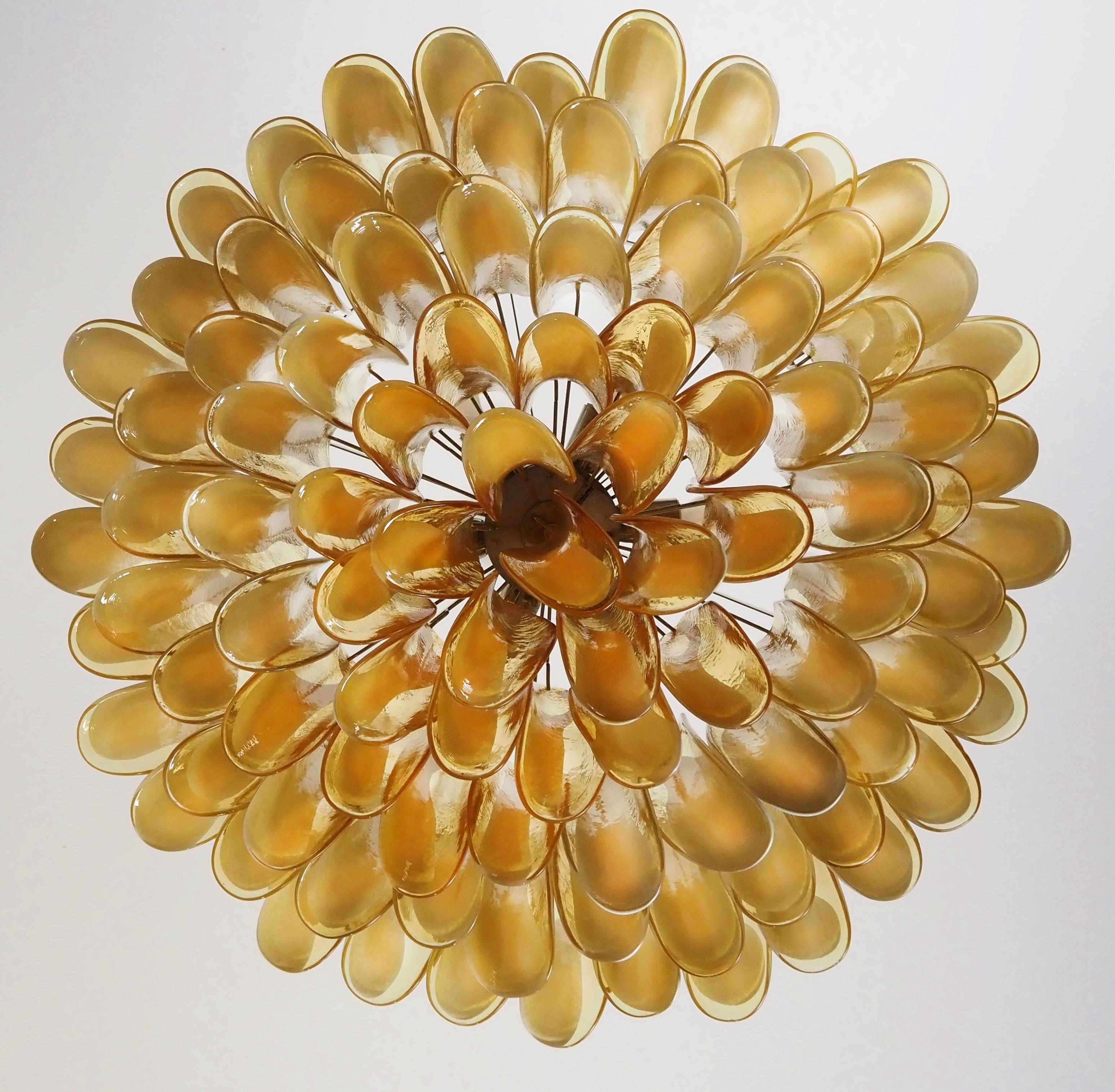 Amazing Murano Amber Petal Chandelier In Good Condition For Sale In Budapest, HU