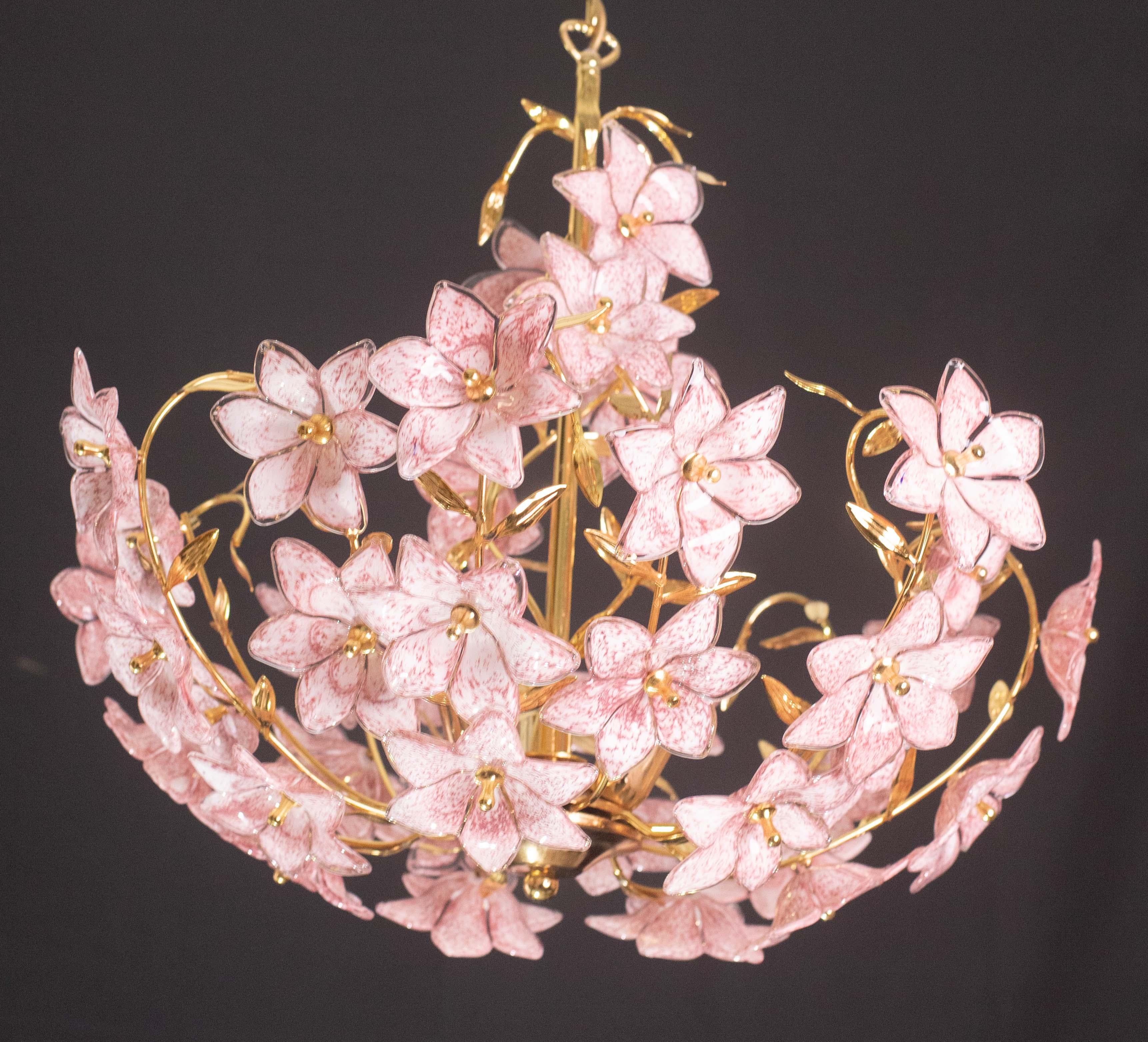 Amazing Murano Chandelier Full of Pink Flowers, 1980s For Sale 5