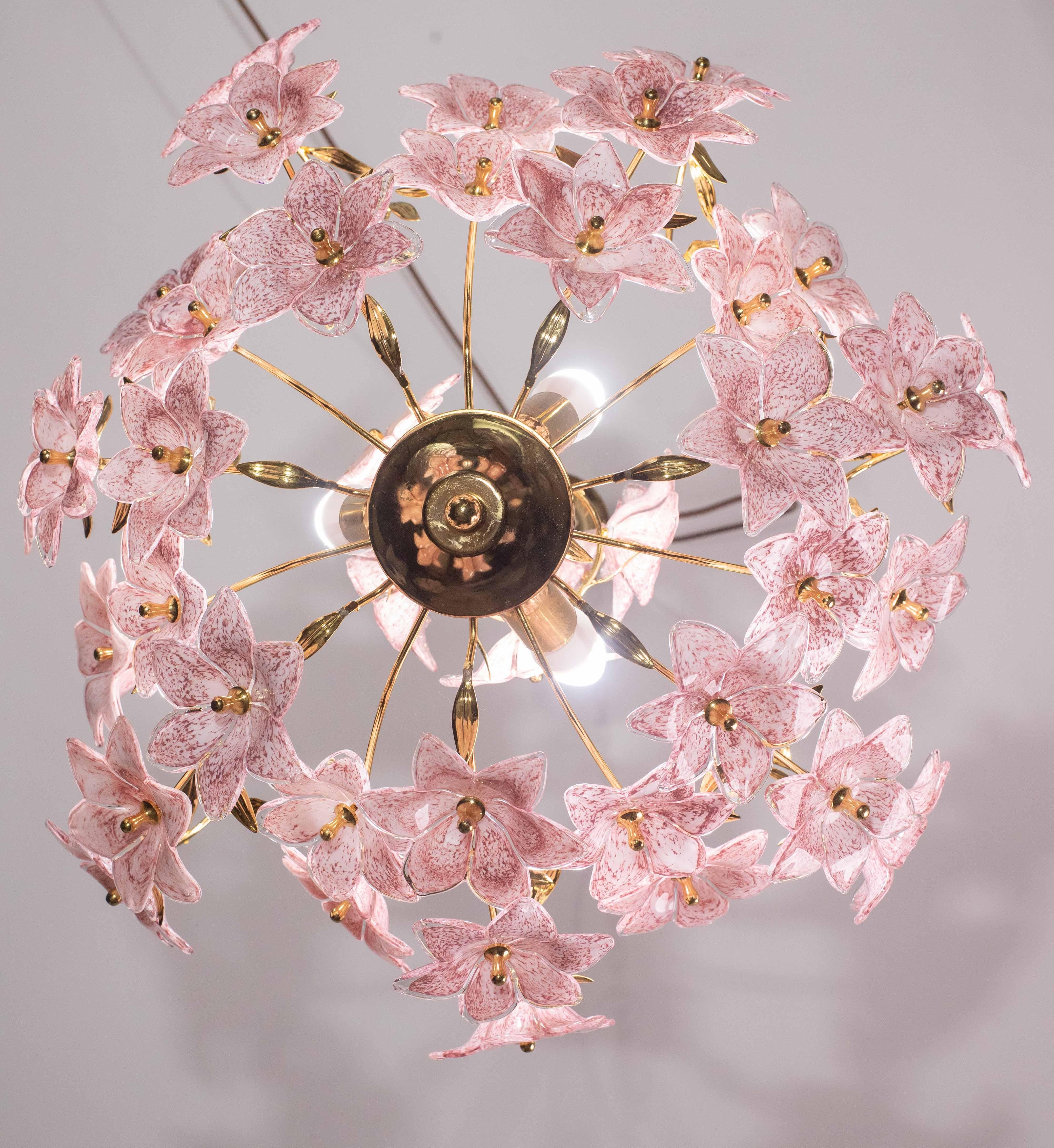 Amazing Murano Chandelier Full of Pink Flowers, 1980s For Sale 1