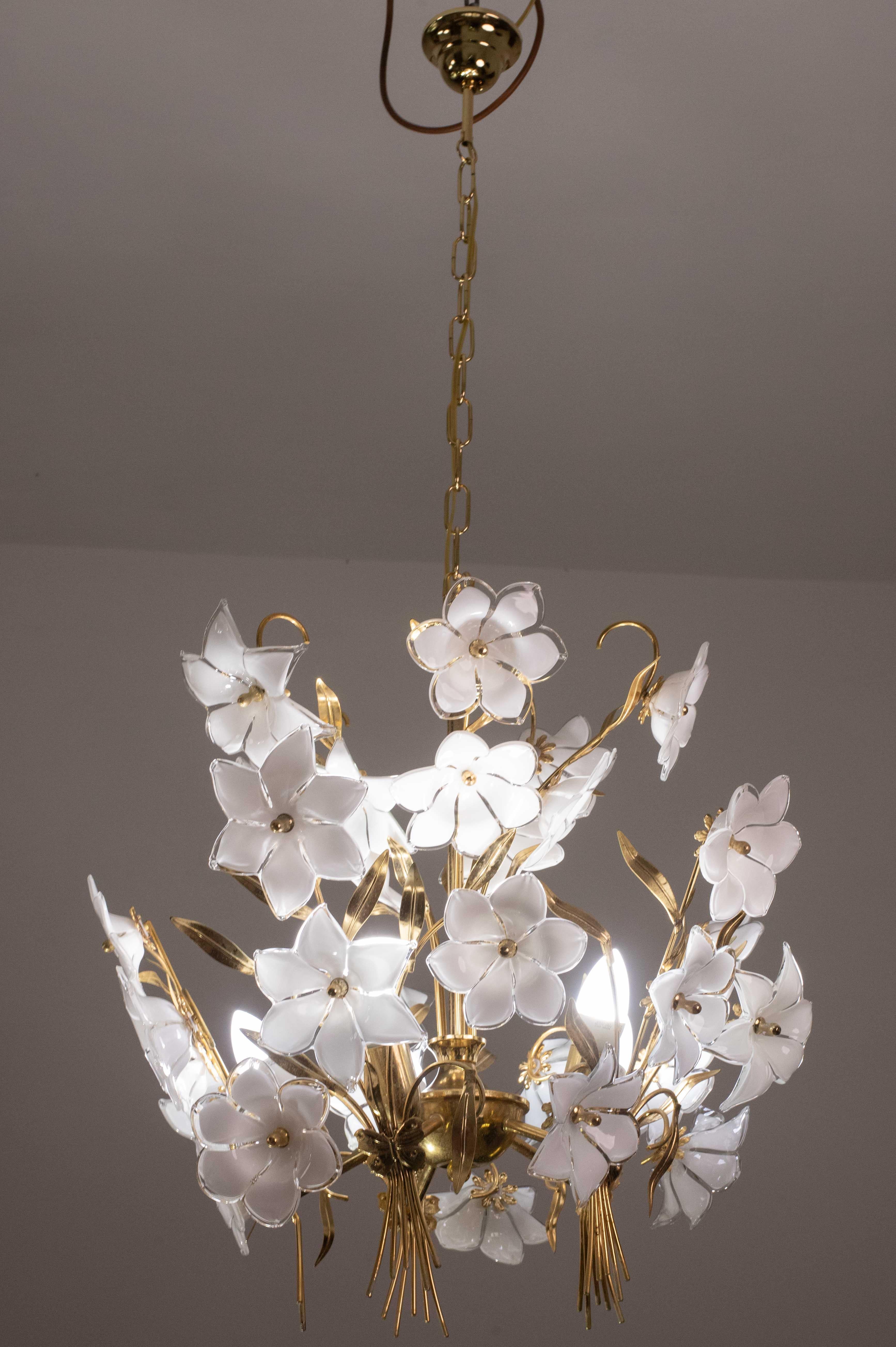 Late 20th Century Amazing Murano Chandelier White Flowers, 1970 For Sale