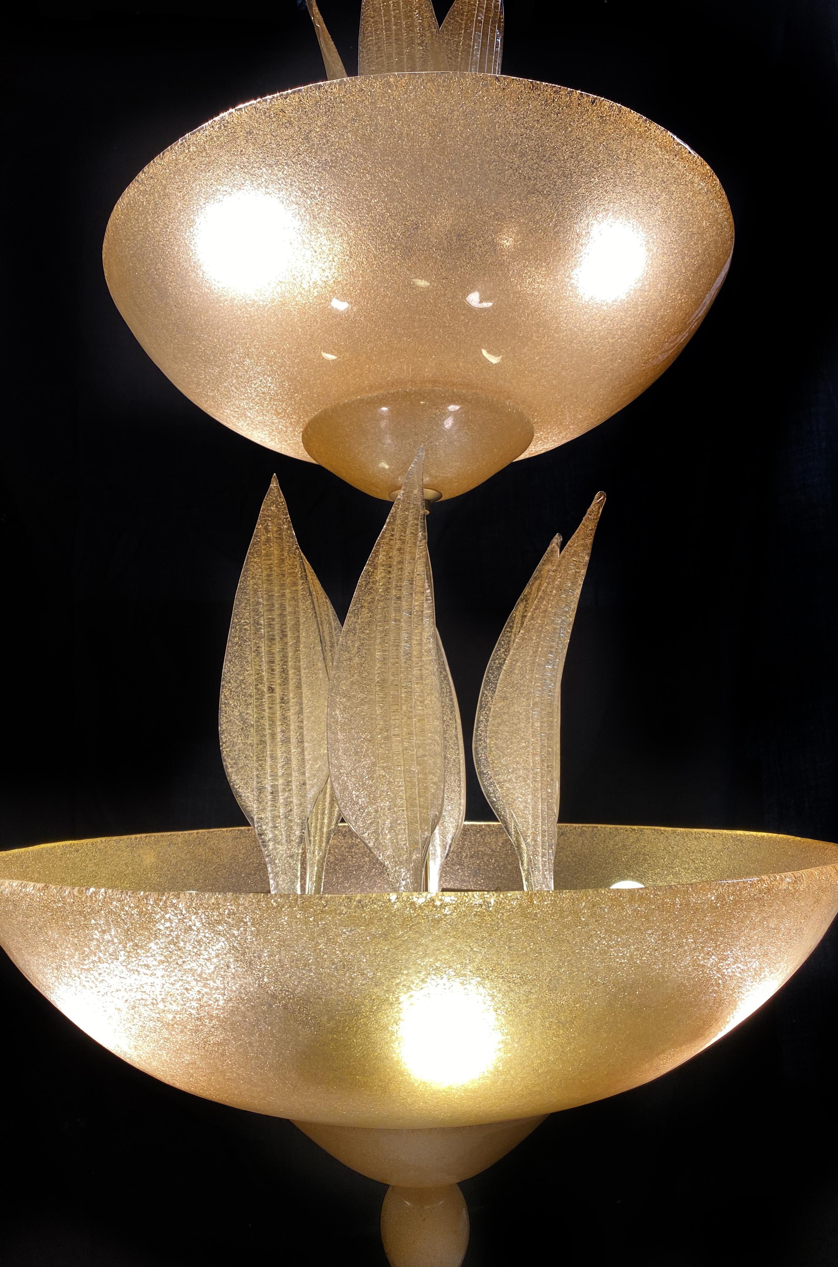 Amazing Murano Chandelier with Gold Inclusions, 1990s For Sale 4