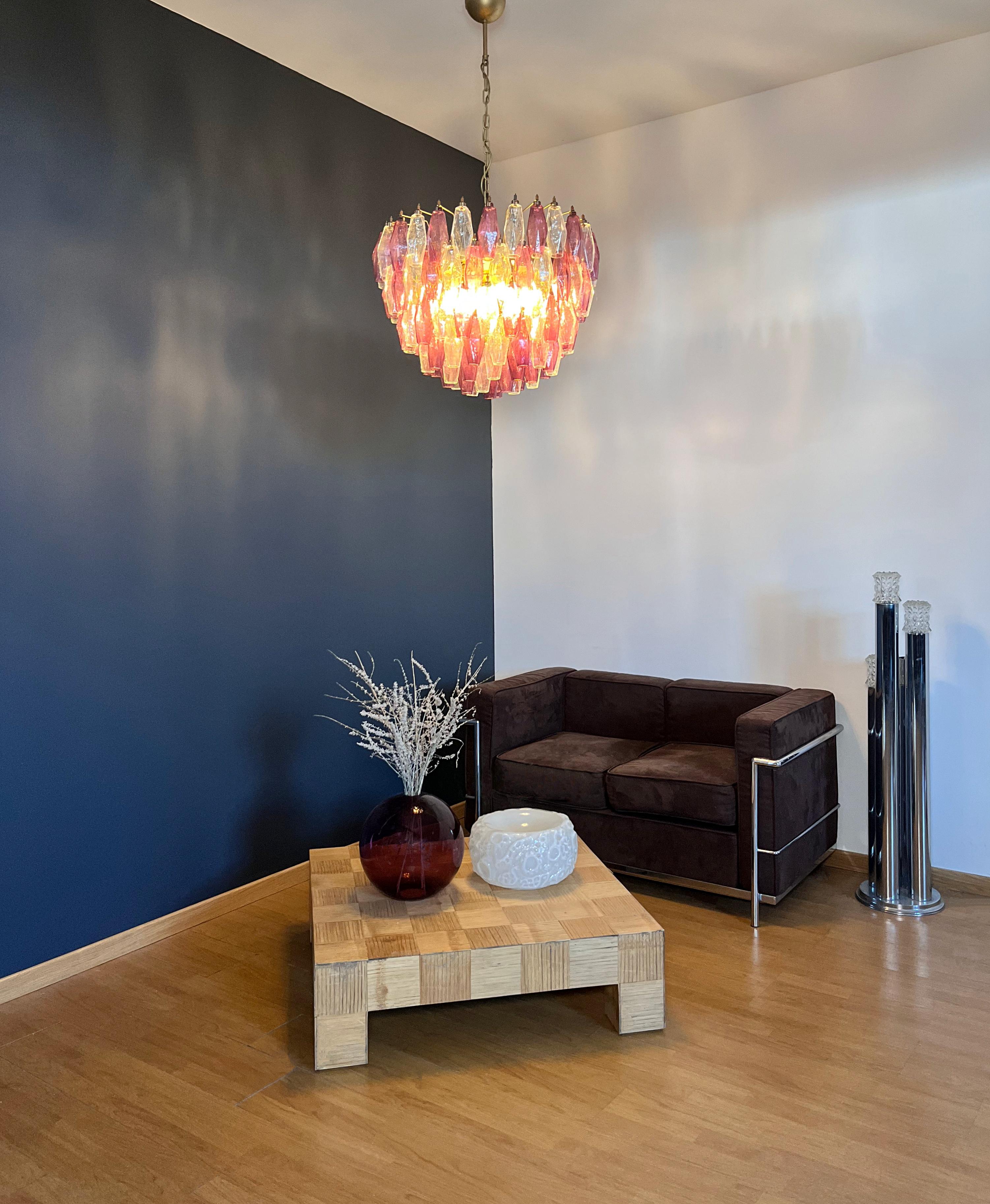 Erstaunlicher Kronleuchter aus Muranoglas - 111 klare und amethystfarbene Polyeder im Angebot 3