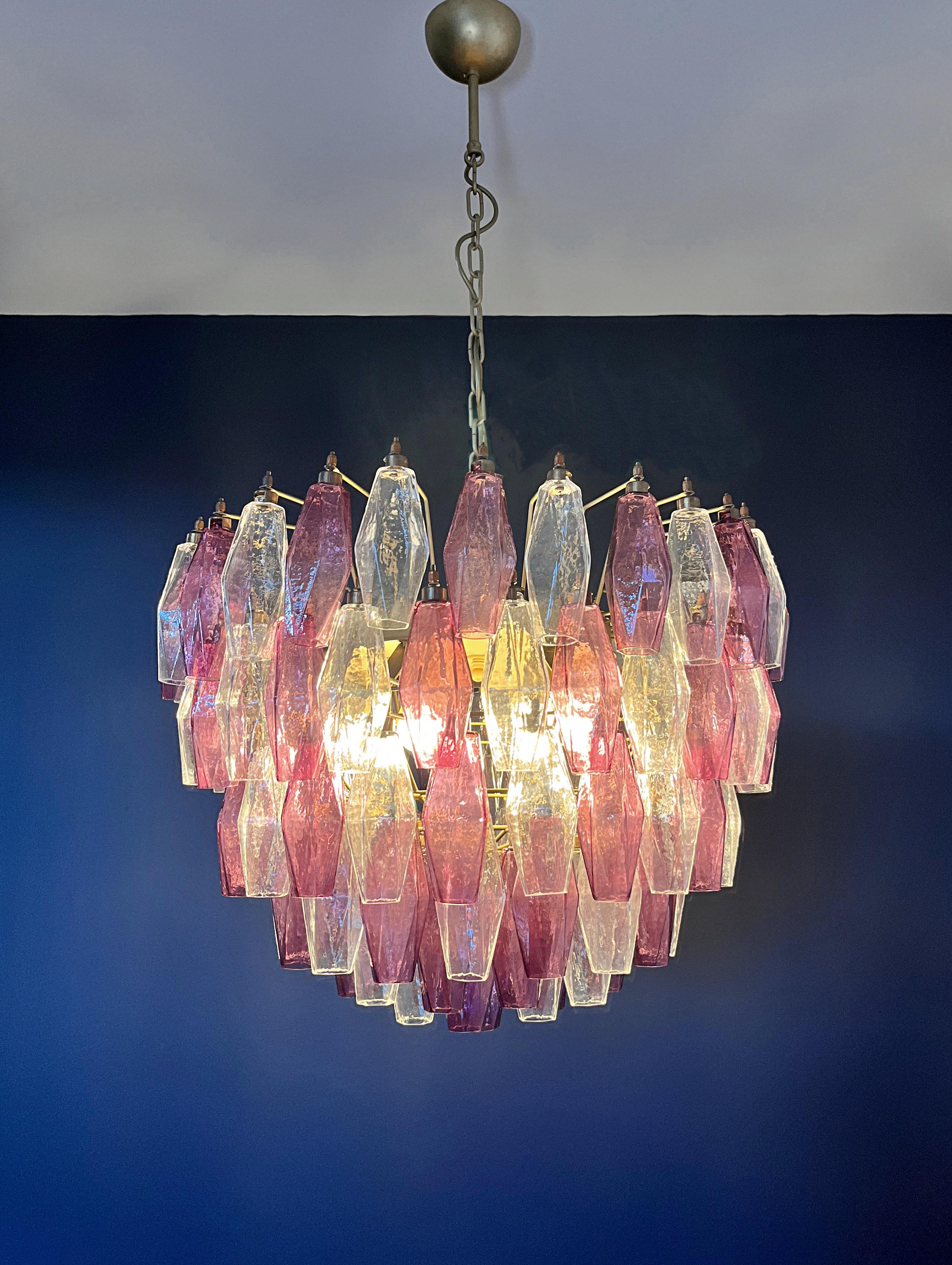 Erstaunlicher Kronleuchter aus Muranoglas - 111 klare und amethystfarbene Polyeder im Angebot 8
