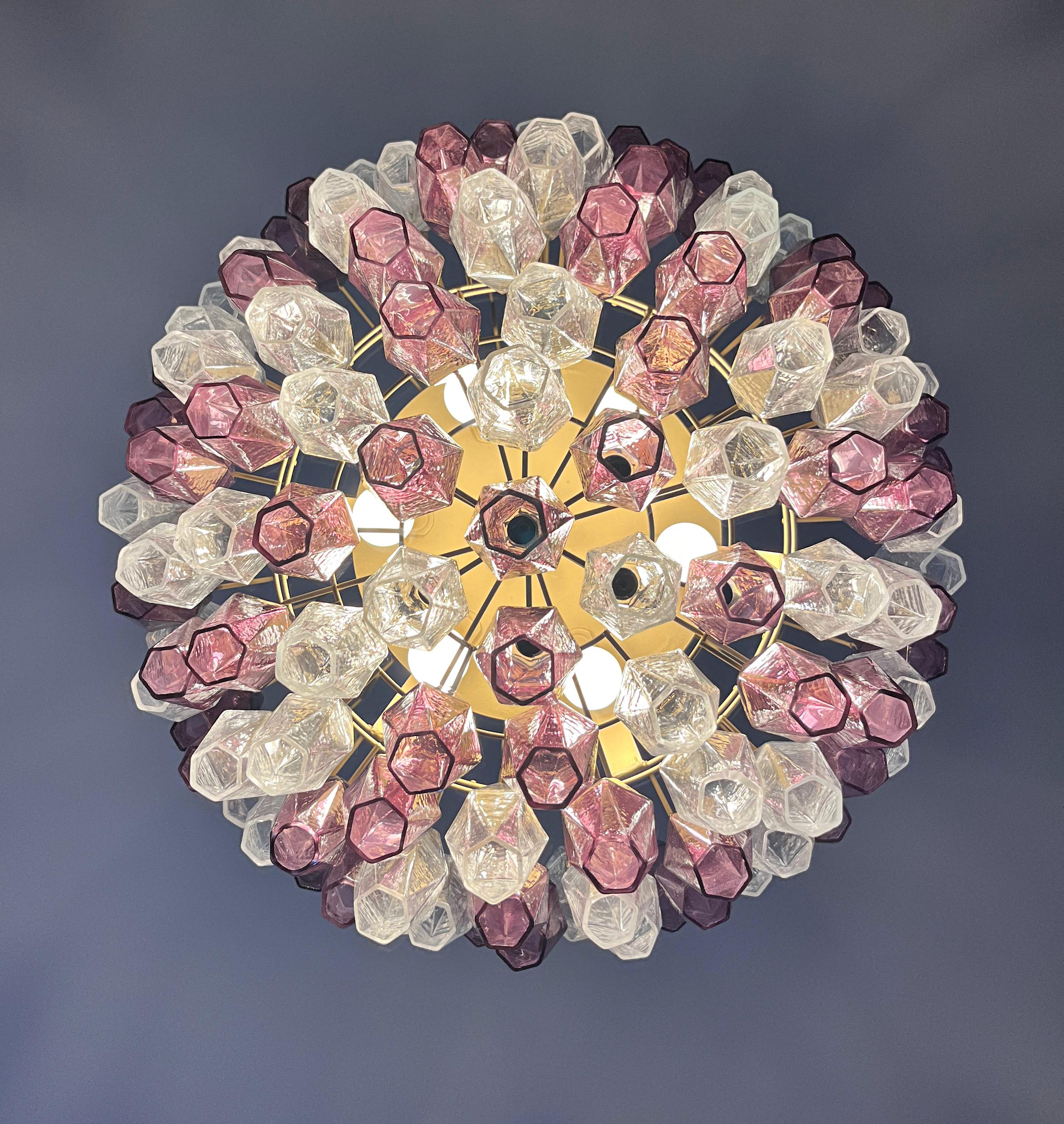 Erstaunlicher Kronleuchter aus Muranoglas - 111 klare und amethystfarbene Polyeder im Angebot 9