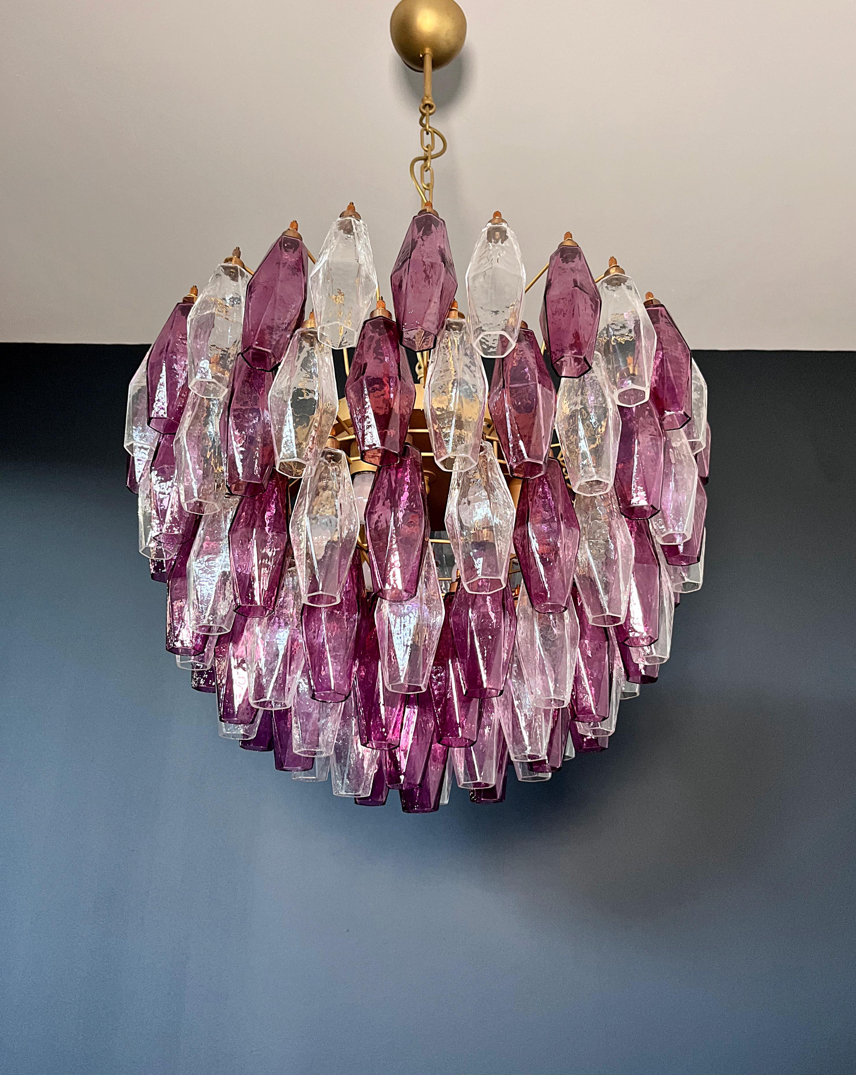 Erstaunlicher Kronleuchter aus Muranoglas - 111 klare und amethystfarbene Polyeder im Zustand „Gut“ im Angebot in Gaiarine Frazione Francenigo (TV), IT