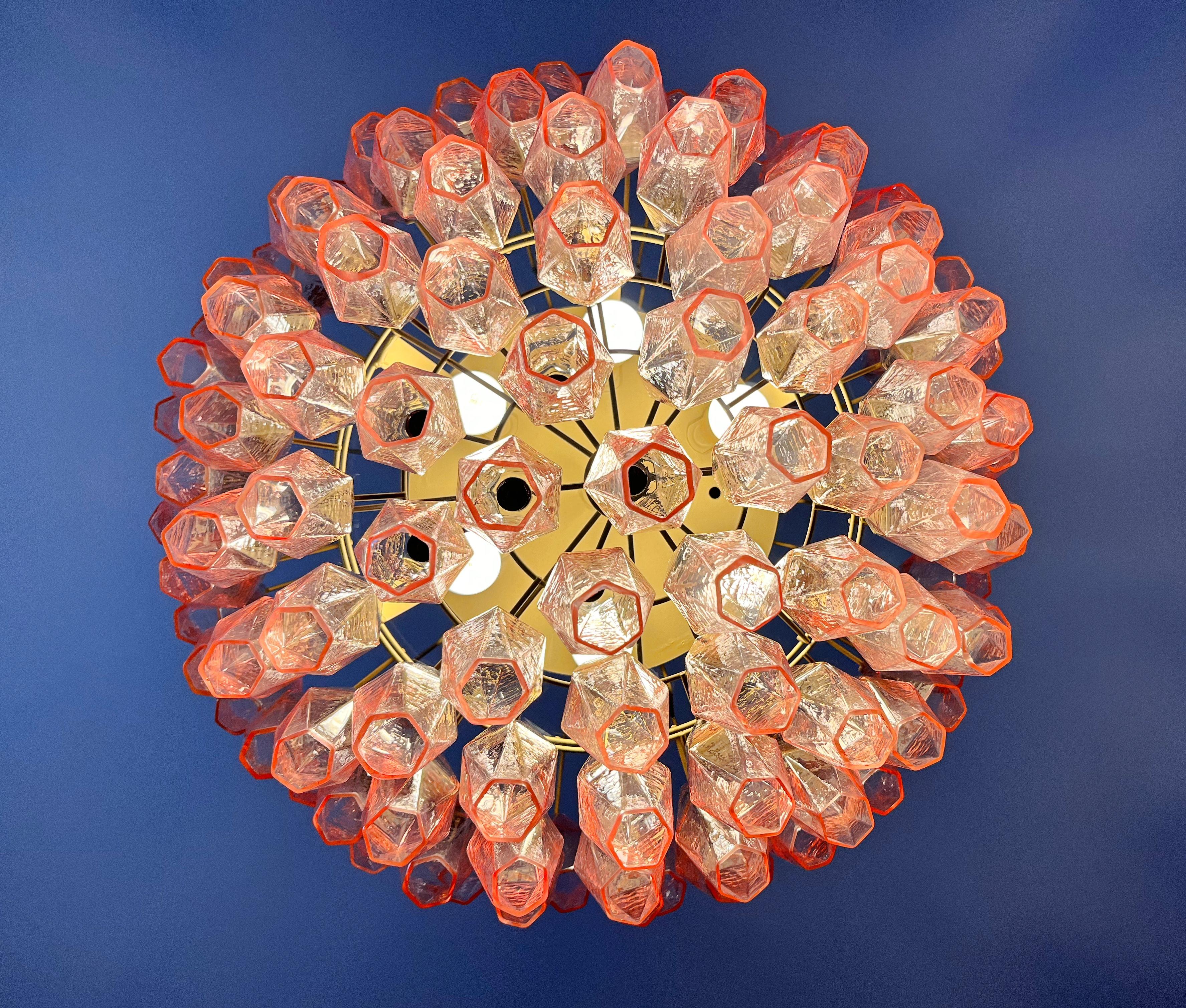 Étonnant lustre en verre de Murano - 111 polyèdres roses en vente 12