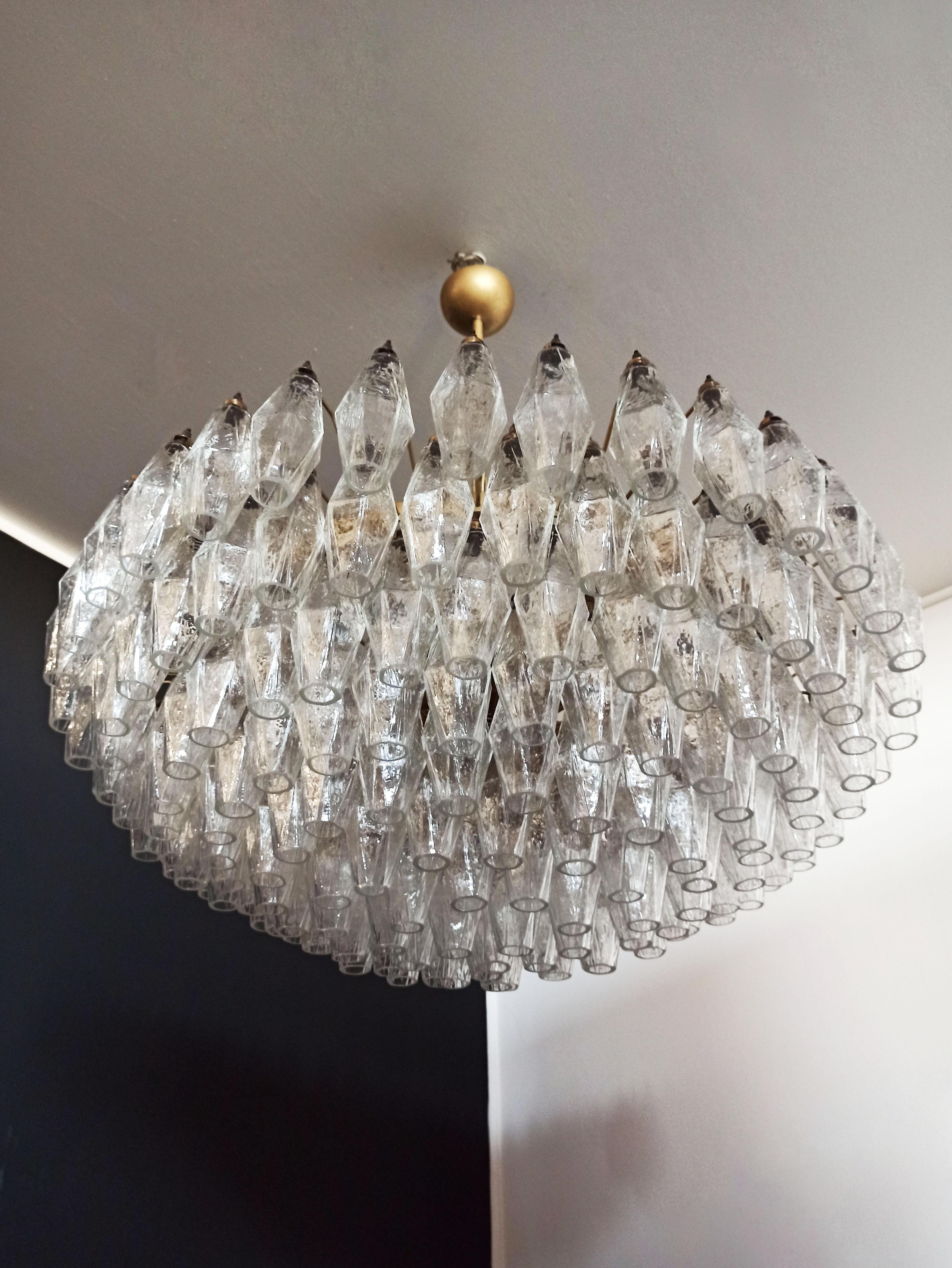 Elegant Italian pendant light made from 185 trasparent Murano glasses 