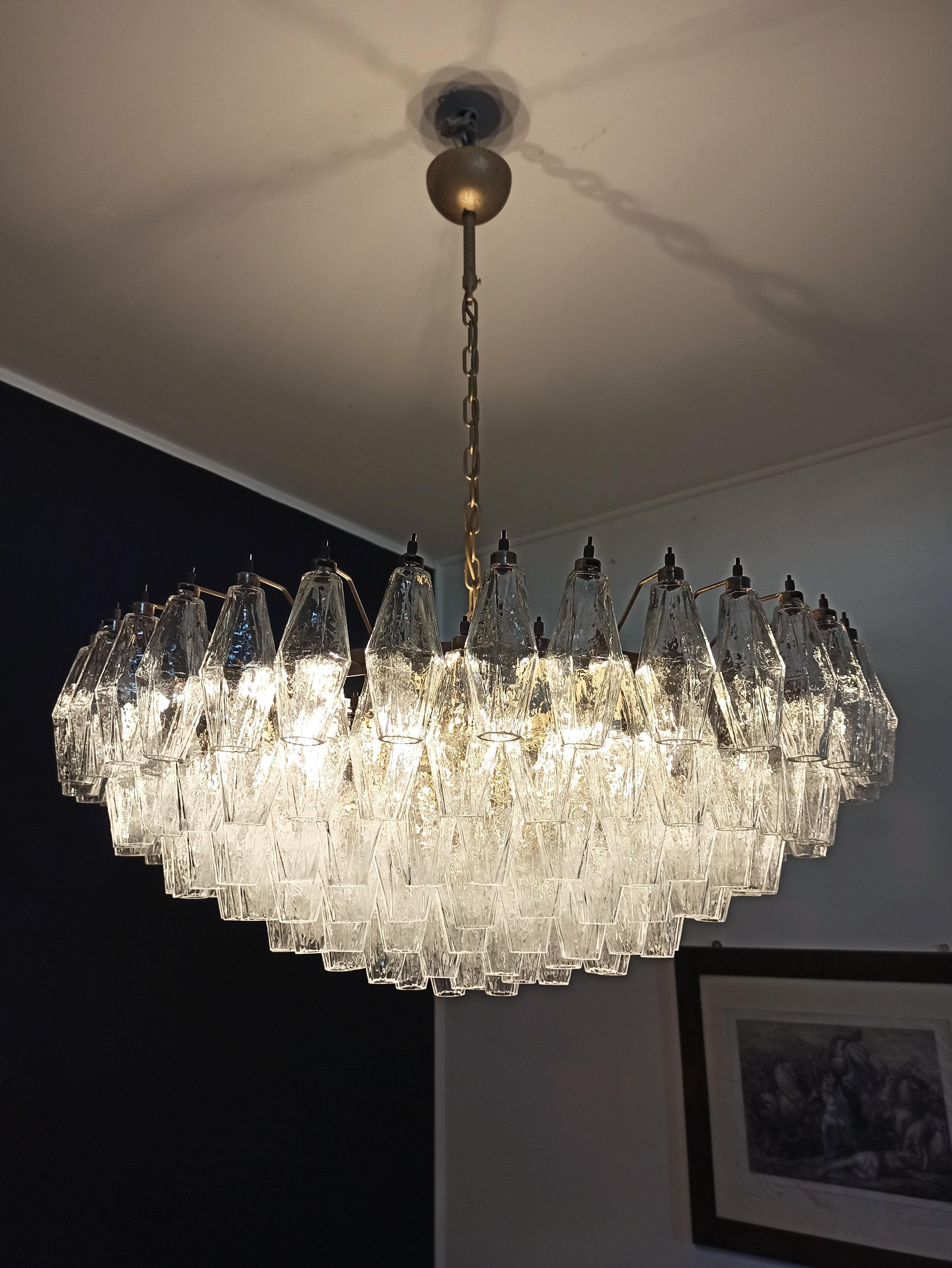 Elegant Italian pendant light made from 185 trasparent Murano glasses 