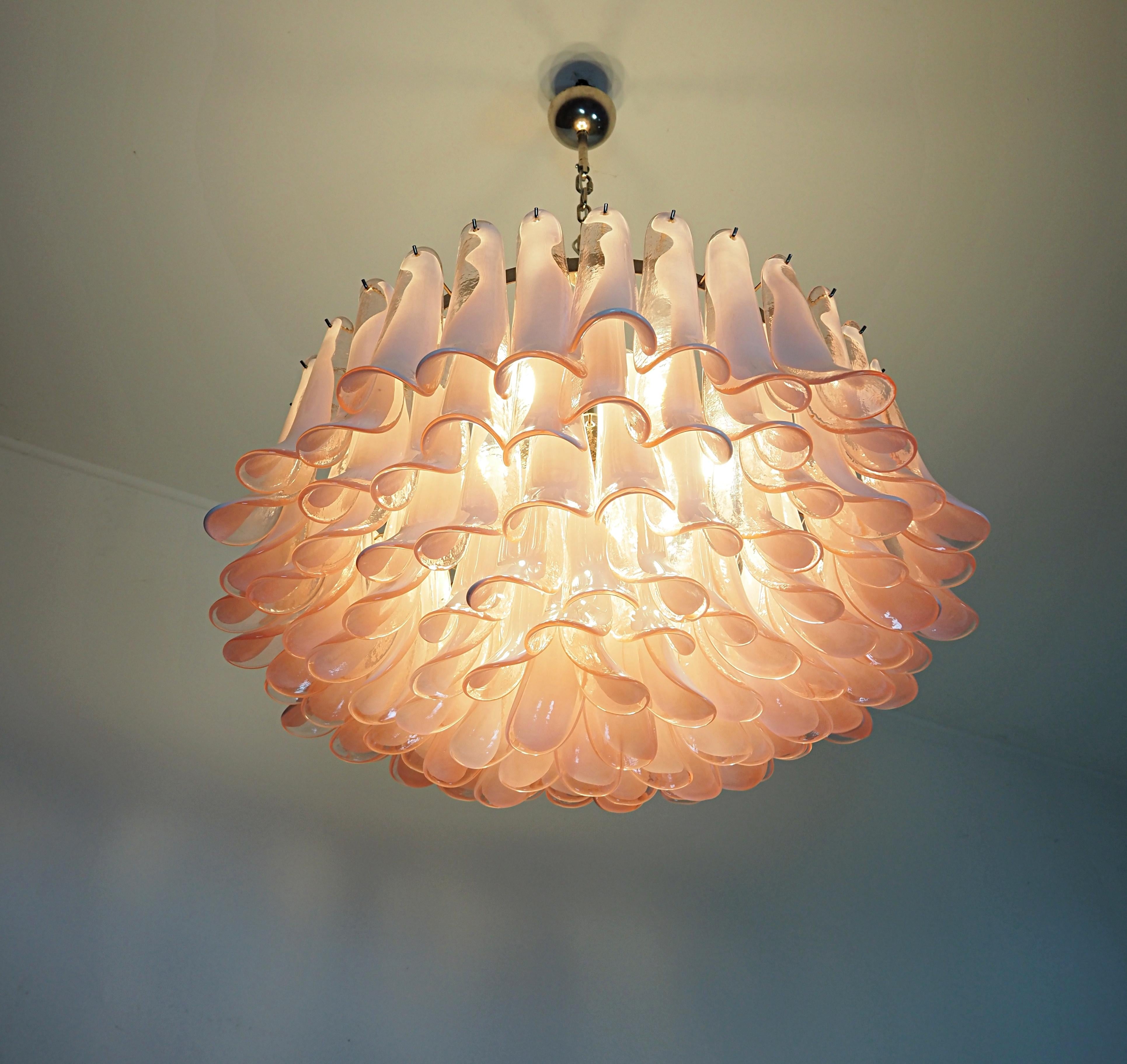 Amazing Murano Pink Petals Chandelier In Good Condition For Sale In Budapest, HU