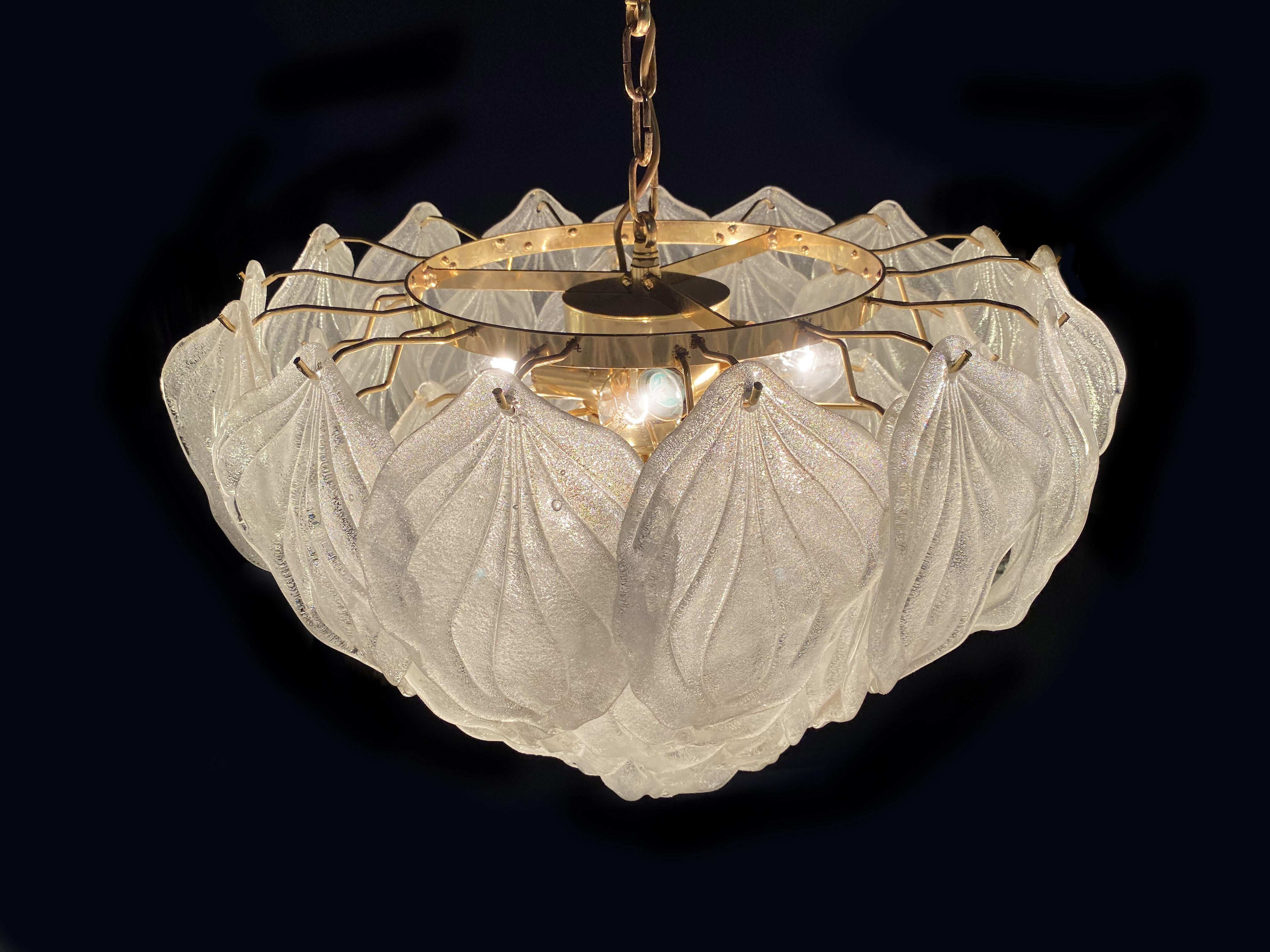 Murano polar ice chandelier, 1970. Six-light.
54 leaves Murano glass.
Measures: height (85 cm).
diameter (60 cm).