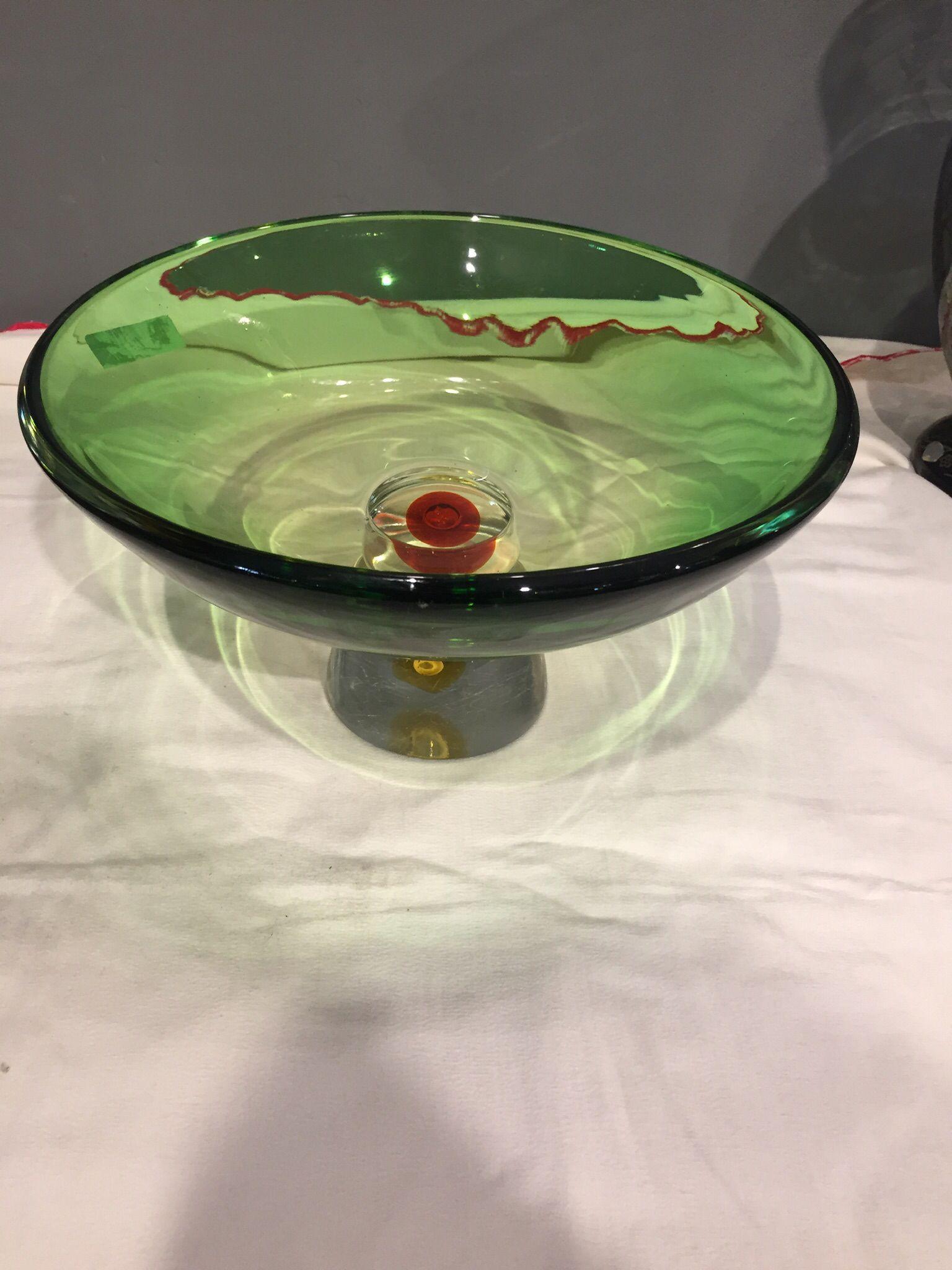 Mid Century Modern, Amazing, Murano Sommerso Green Yellow Red Geode Large Murano Glass Bowl. Attributed to Fratelli Toso Murano - Venice - Italy
This artistic glass bowl is made with transparent glass with shades from green to yellow and red cased