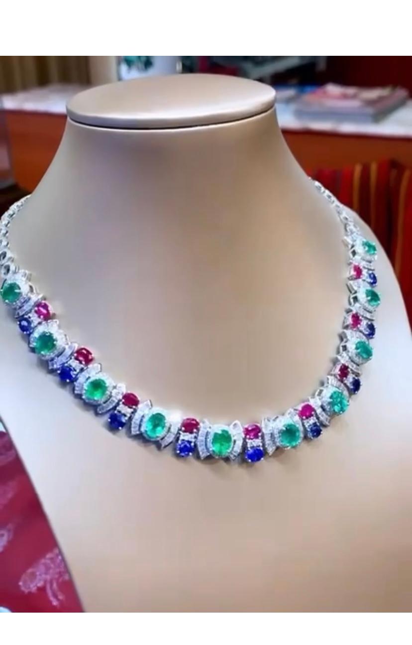 AIG Certified 32.86 Carat Emeralds, Rubies, Sapphires Diamonds 18k Gold Necklace In New Condition For Sale In Massafra, IT
