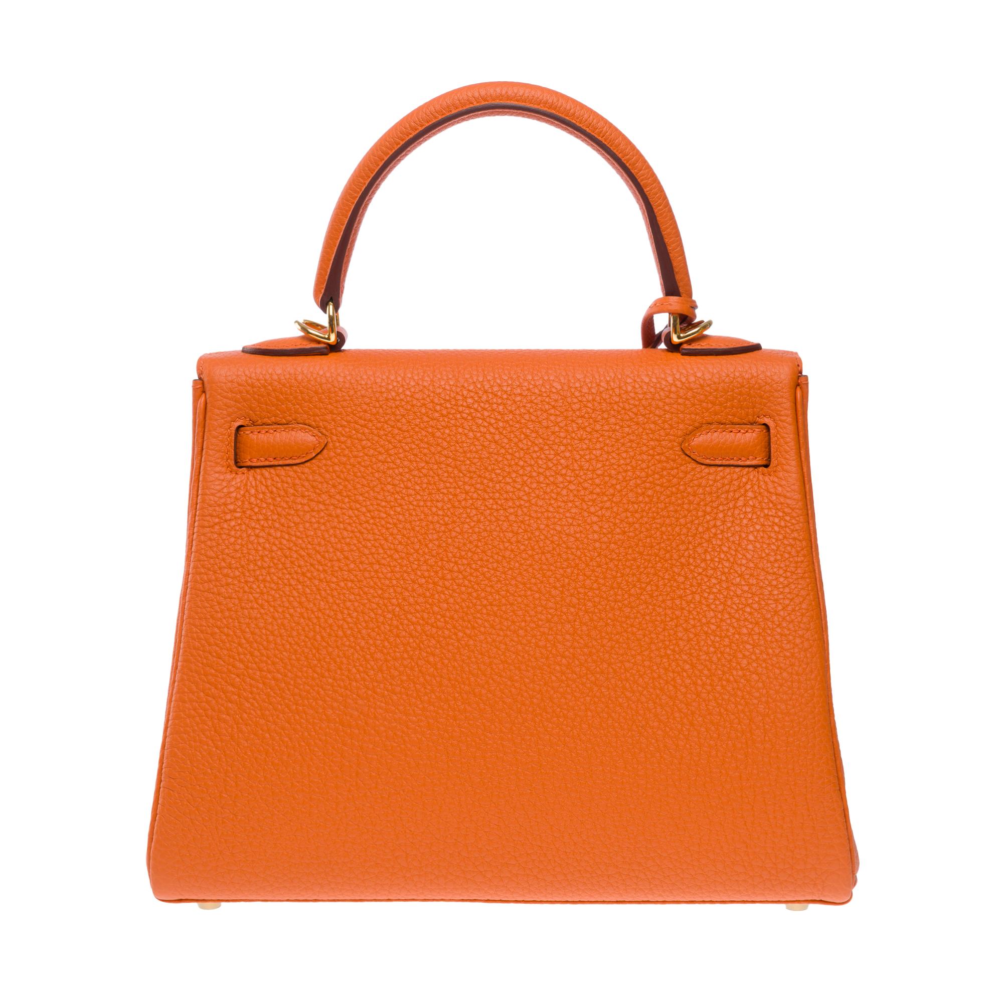 Amazing New Hermès Kelly 25 retourne handbag strap in Orange Togo leather , GHW In New Condition For Sale In Paris, IDF