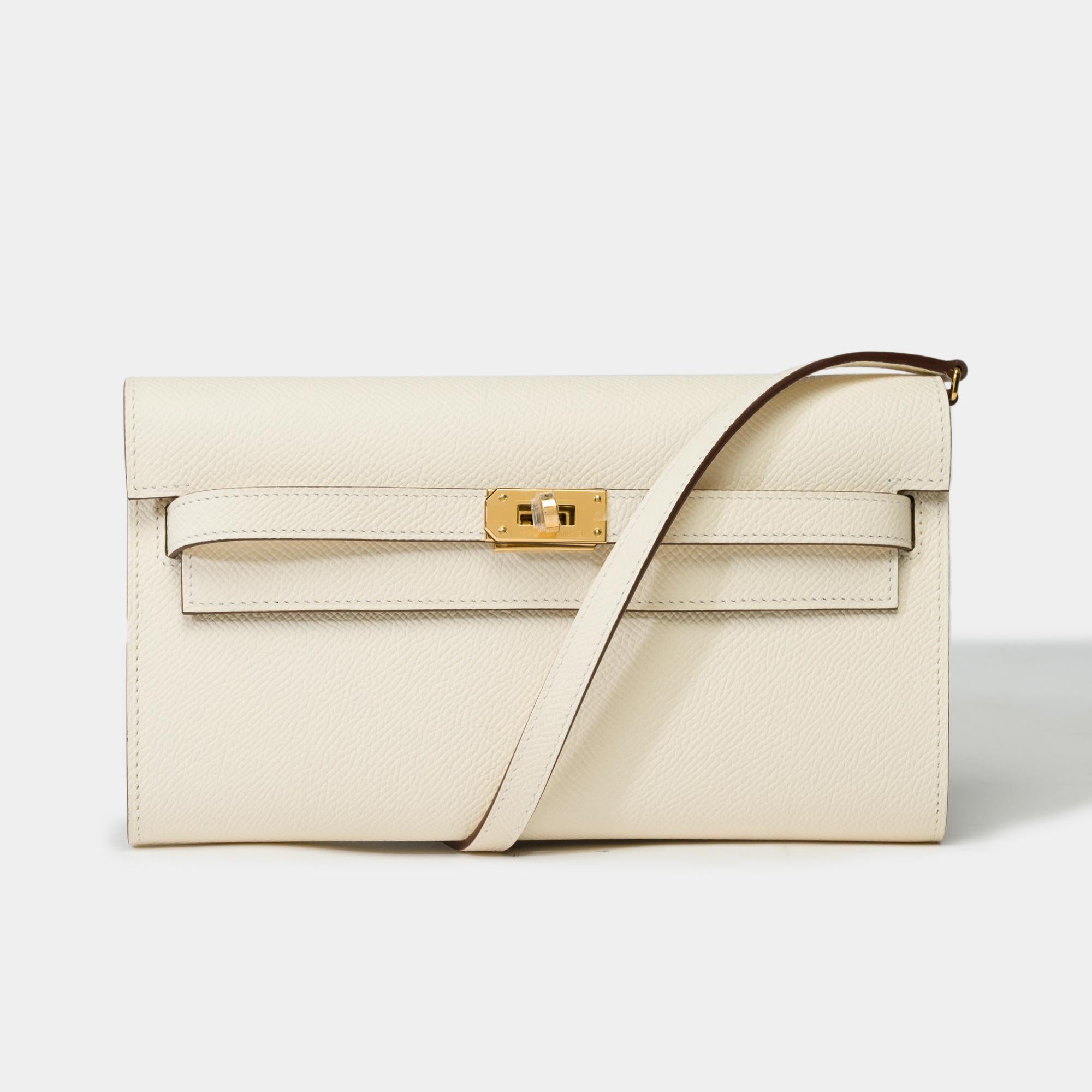 Gorgeous​ ​Hermès​ ​Kelly​ ​To​ ​Go​ ​in​ ​Nata/​ ​Sesame​ ​epsom​ ​calf​ ​leather​ ​,​ ​gold​ ​plated​ ​metal​ ​trim​ ​for​ ​a​ ​hand​ ​carry

Flap​ ​closure
Inner​ ​lining​ ​in​ ​sesame​ ​leather,​ ​3​ ​compartments​ ​including​ ​one​ ​zipped,​