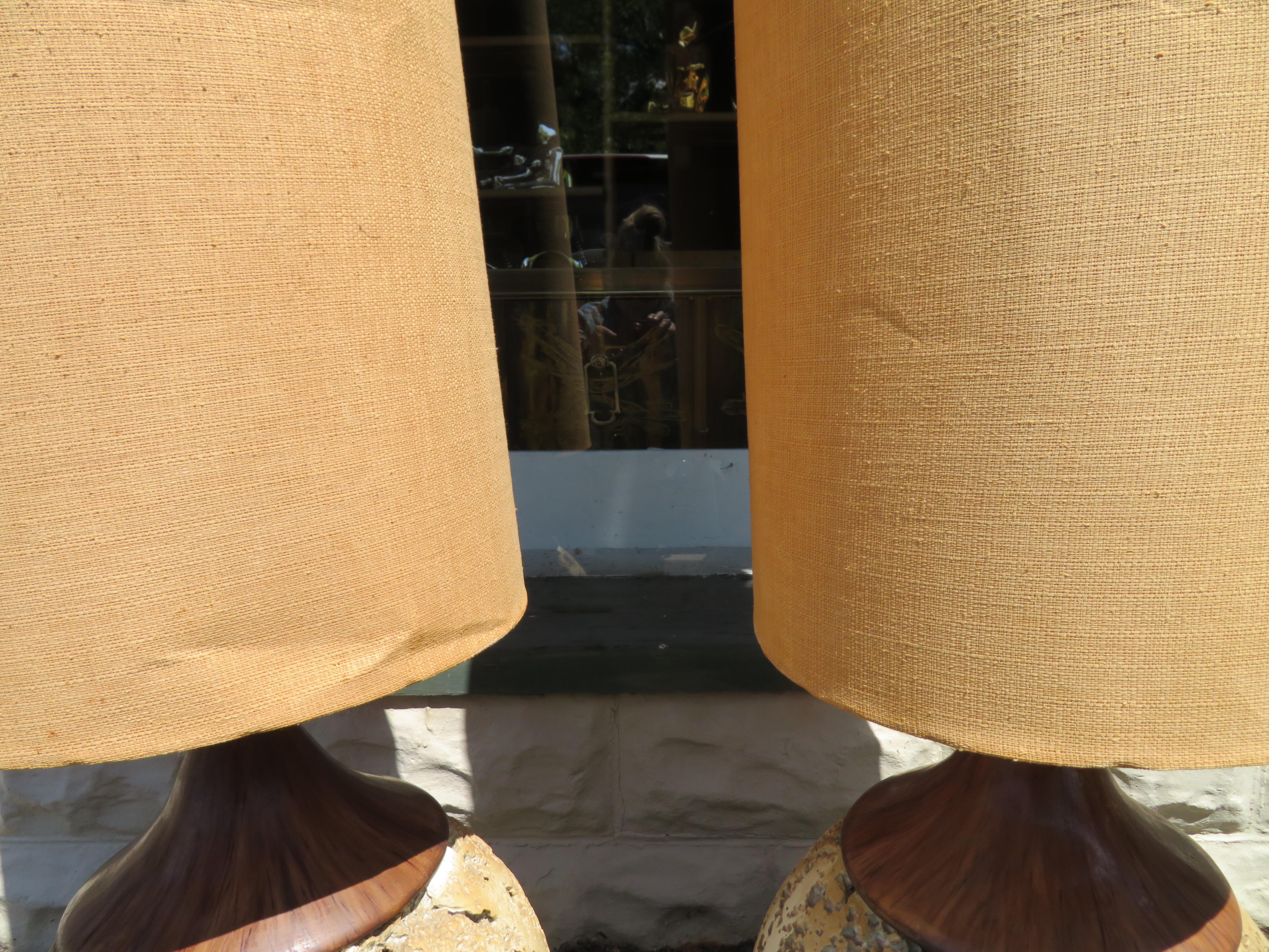 Amazing Pair Jumbo Faux Travertin Ceramic Orb Lamp Mid-Century Modern en vente 5