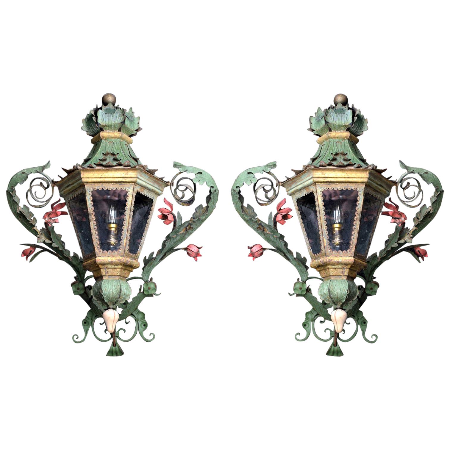 Incroyable paire de lanternes en tôle de procession vénitienne du 19ème siècle