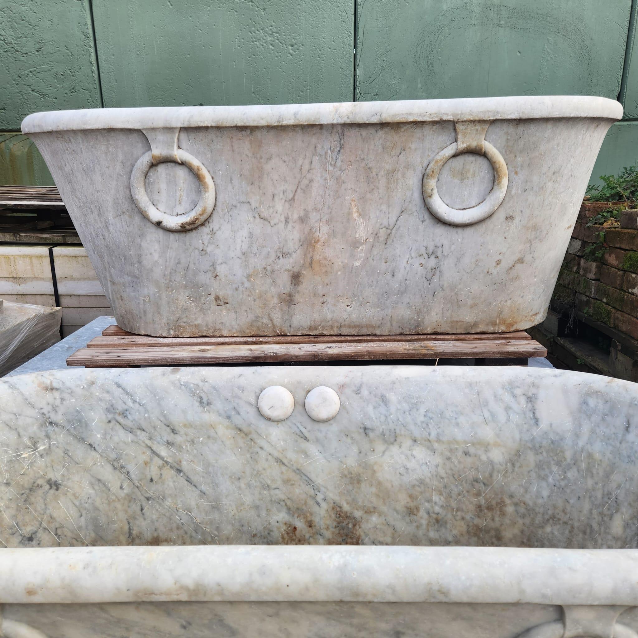 AMAZING PAIR OF ANCIENT WHITE CARRARA MARBLE TUBS WITH RINGS late 19th Century For Sale 4
