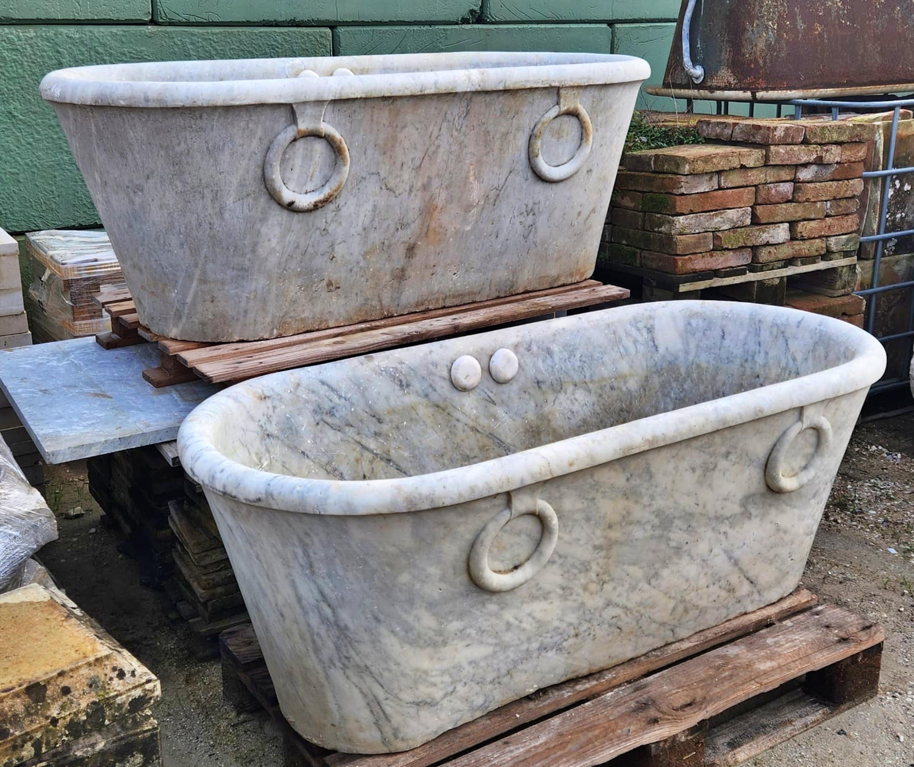 AMAZING PAIR OF ANCIENT WHITE CARRARA MARBLE TUBS WITH RINGS late 19th Century

Ancient 