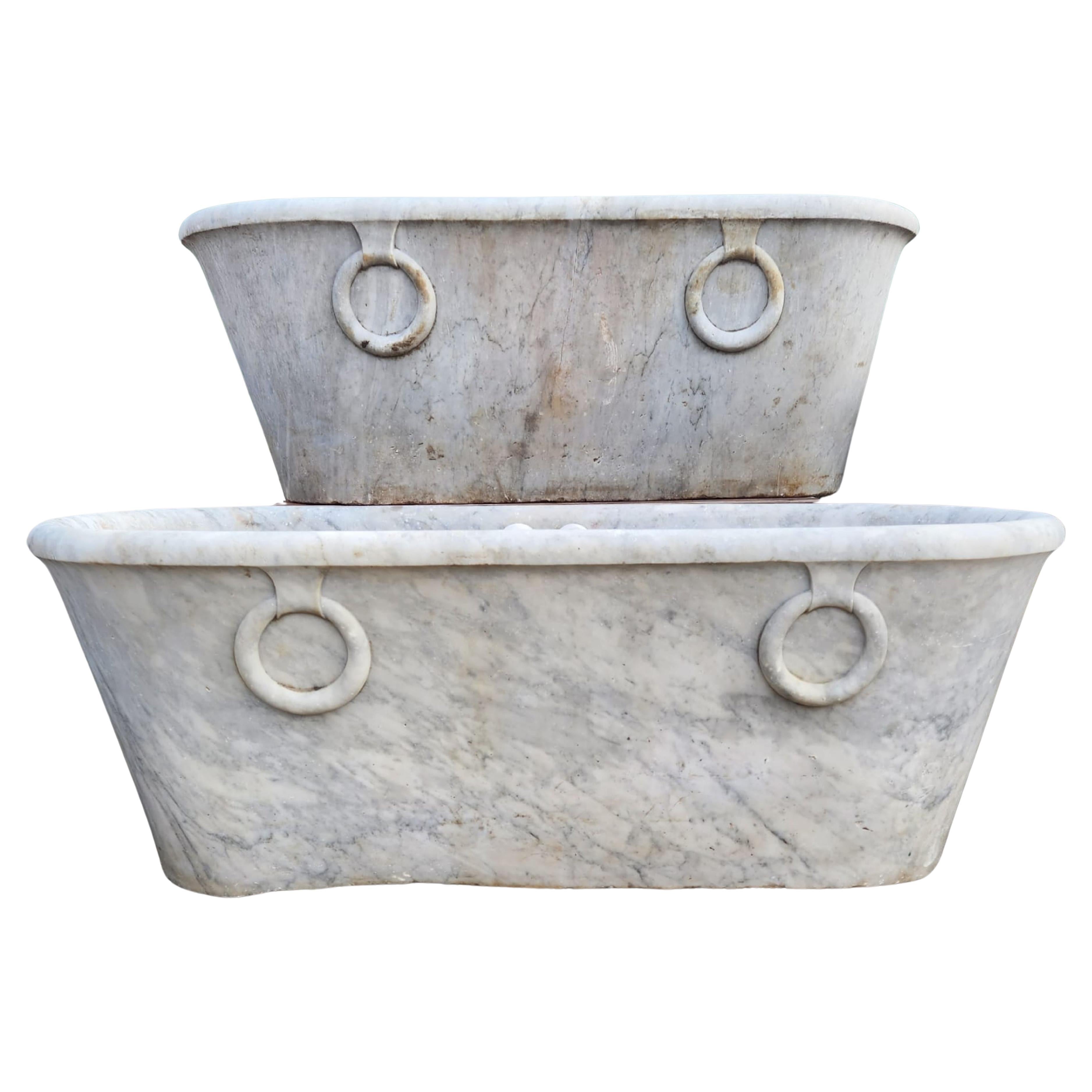 AMAZING PAIR OF ANCIENT WHITE CARRARA MARBLE TUBS WITH RINGS late 19th Century For Sale