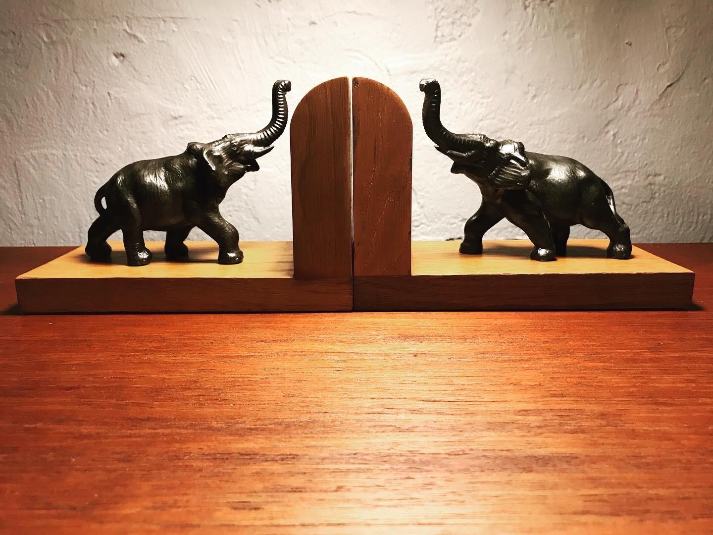 Amazing Pair of Art Deco Elephant Book Ends from the 1930s 9