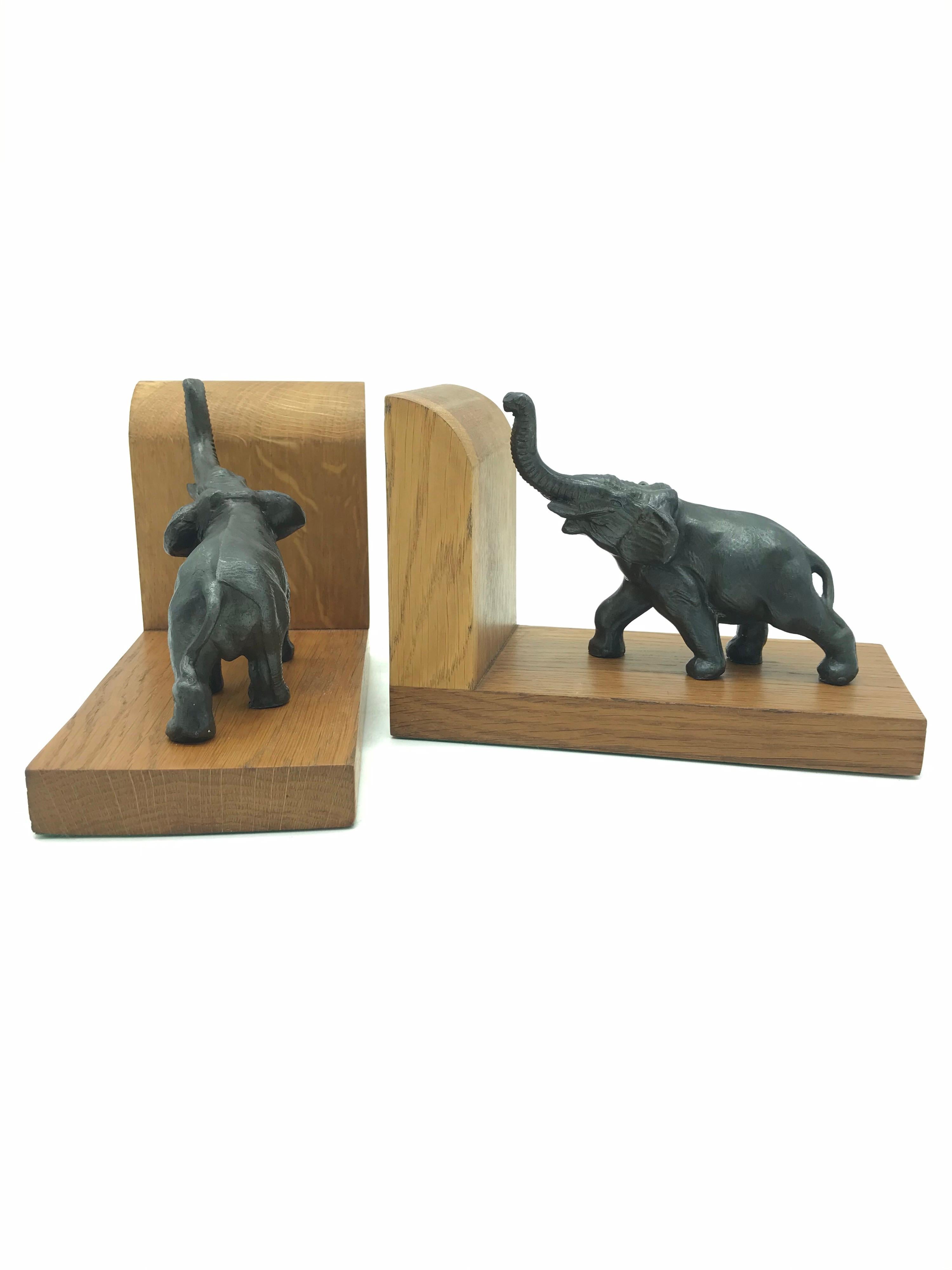 Amazing Pair of Art Deco Elephant Book Ends from the 1930s In Good Condition In Søborg, DK