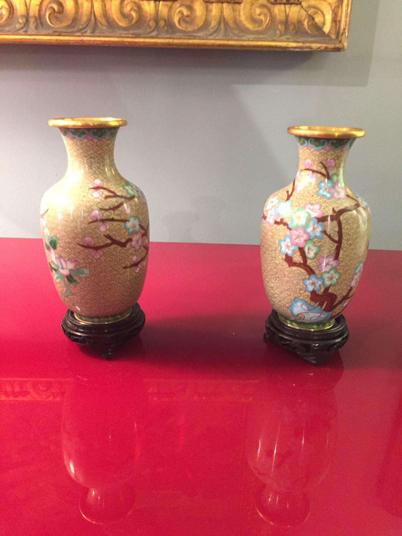 Other Amazing, Pair of Chinese Cloisonné Vases, Enamelled and Gilded, Cina 1920 For Sale